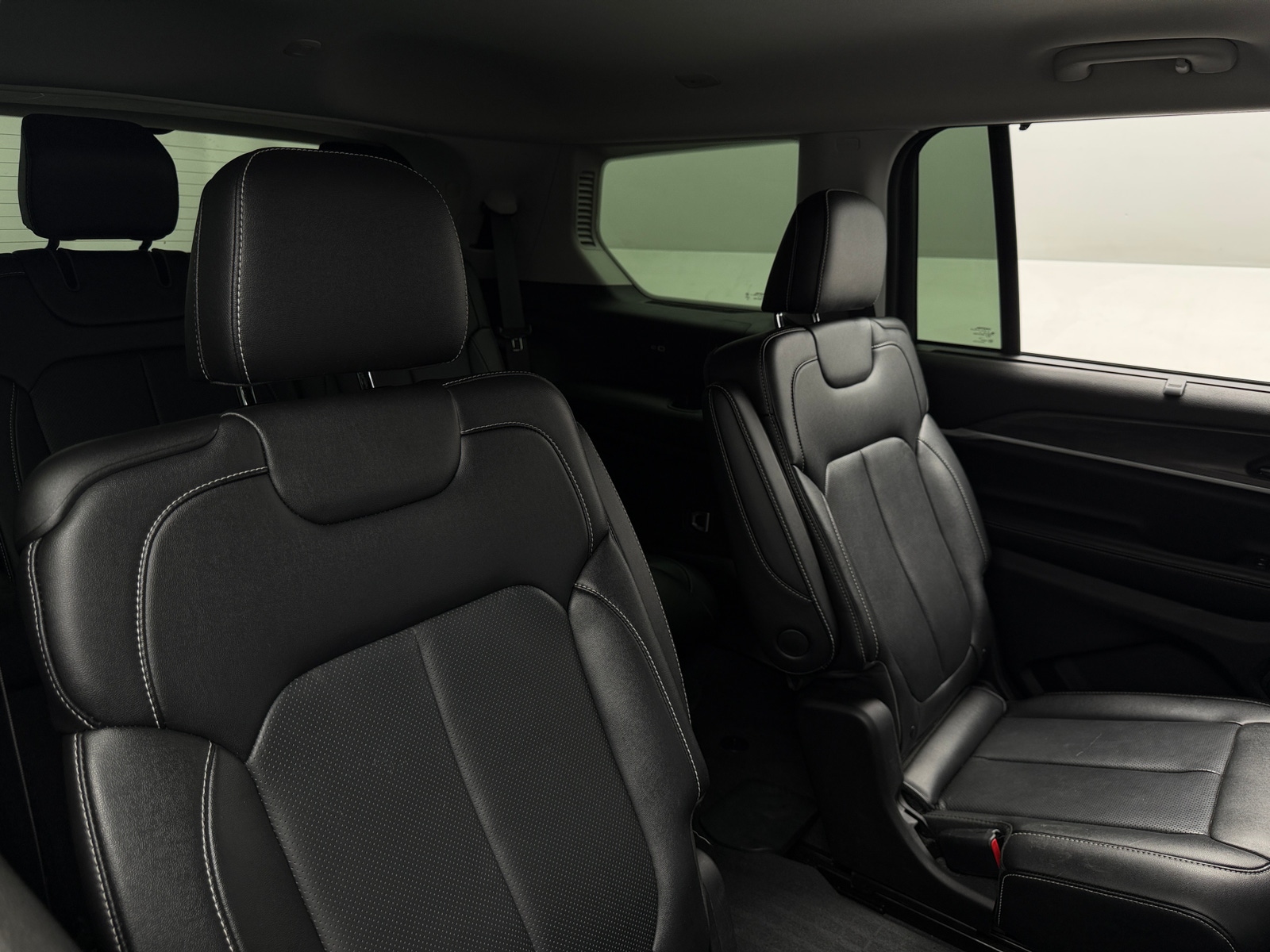Thumbnail: 2023 Jeep Grand Cherokee L - 5
