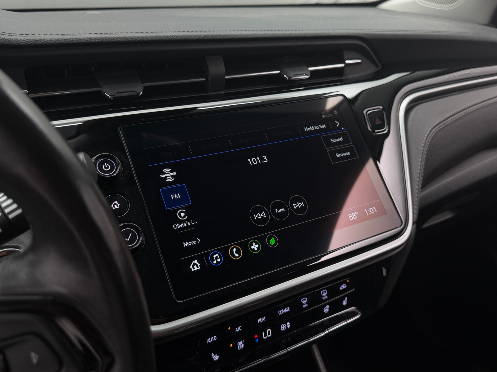 Thumbnail: 2023 Chevrolet Bolt EUV - 4