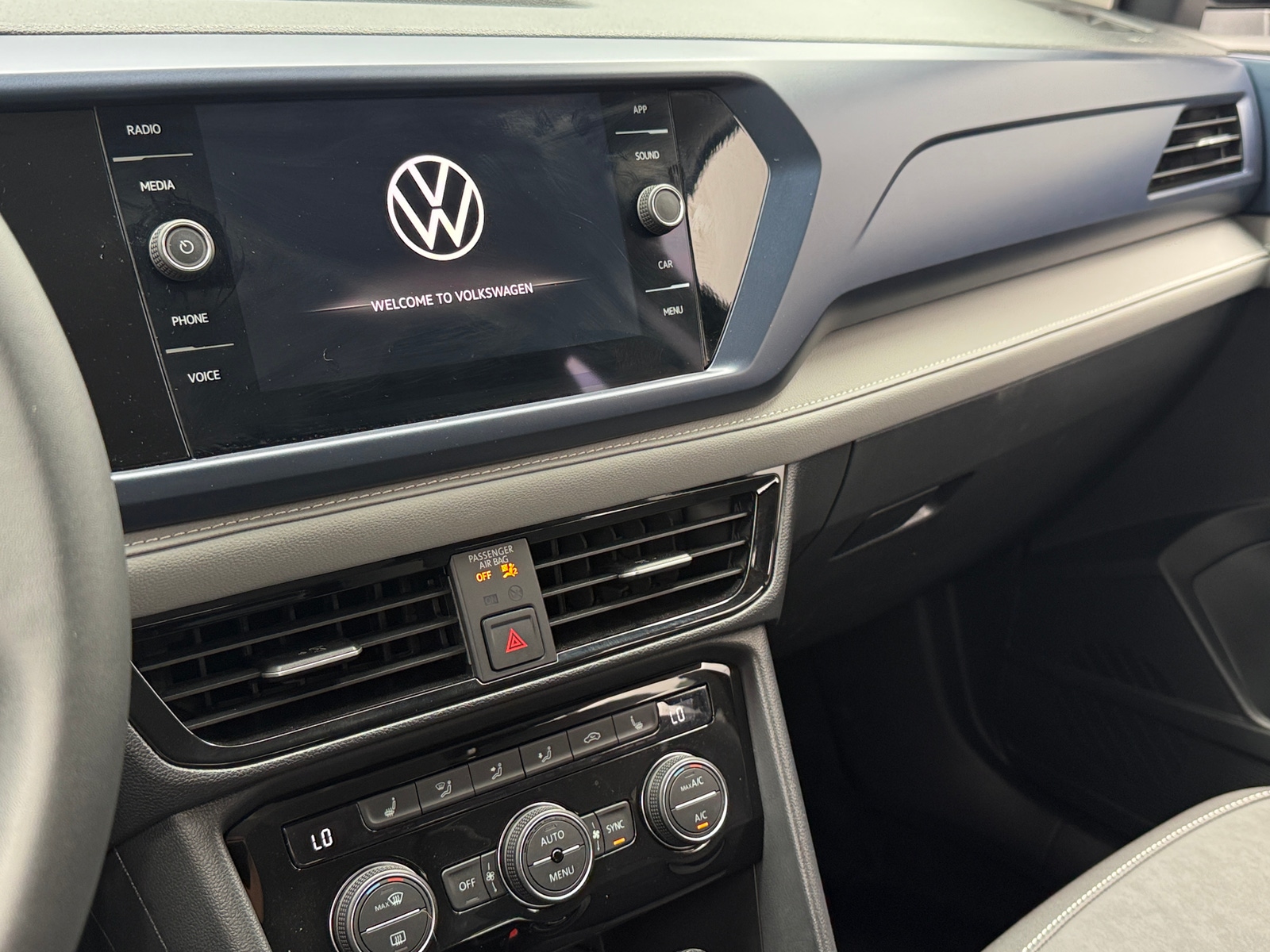 Thumbnail: 2024 Volkswagen Taos - 3