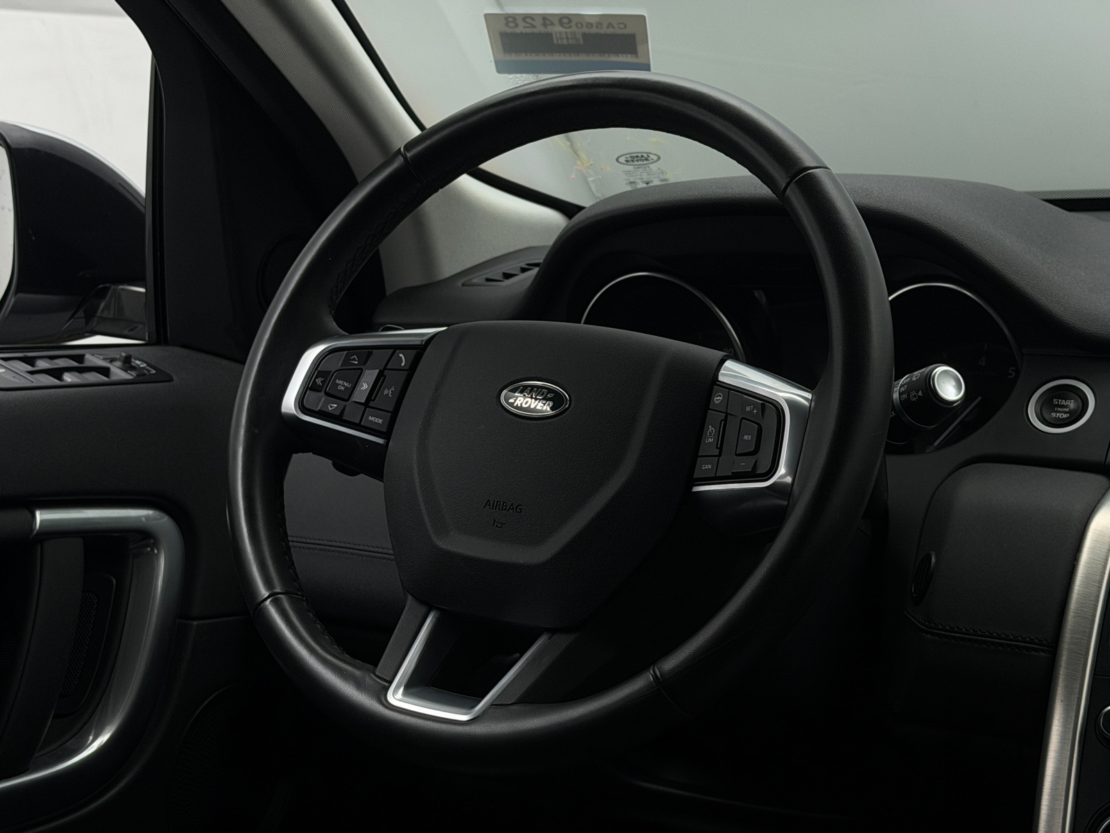 Thumbnail: 2019 Land Rover Discovery Sport - 4