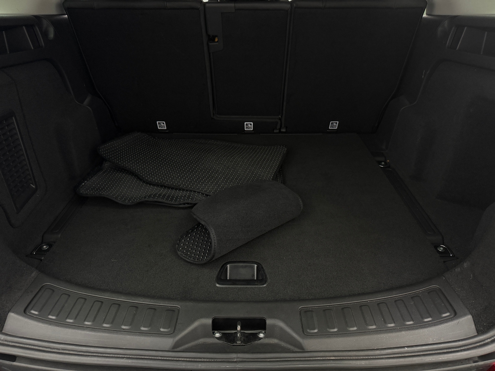 Thumbnail: 2019 Land Rover Discovery Sport - 6