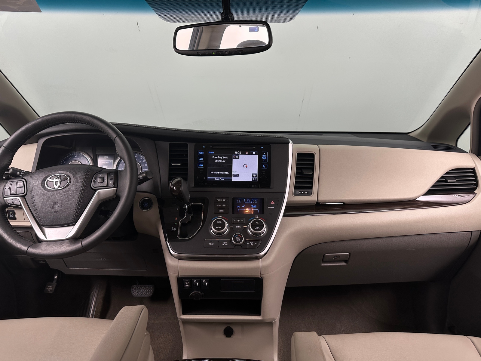 Thumbnail: 2017 Toyota Sienna - 2