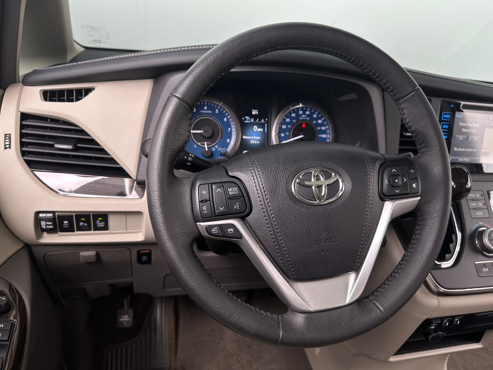 Thumbnail: 2017 Toyota Sienna - 4