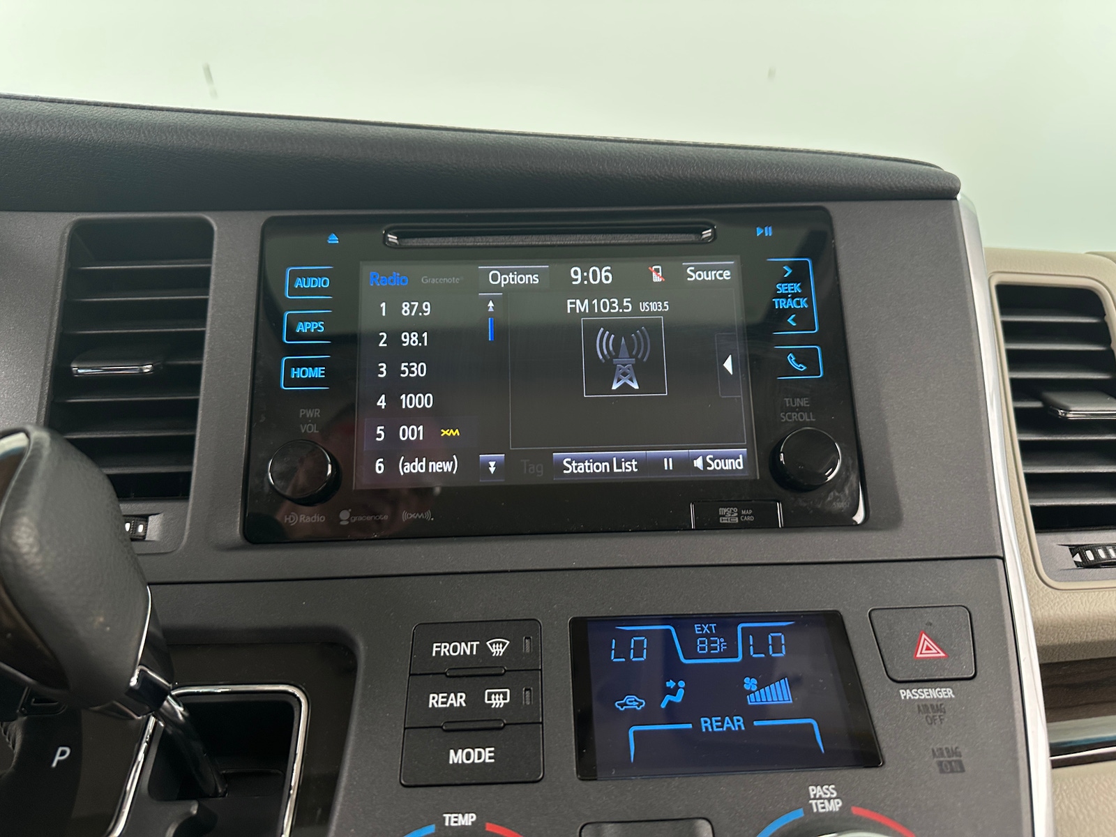 Thumbnail: 2017 Toyota Sienna - 3
