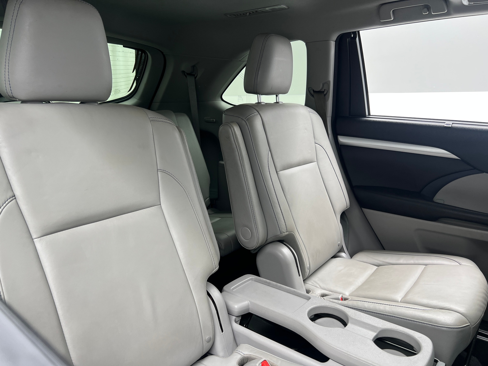 Thumbnail: 2016 Toyota Highlander - 5