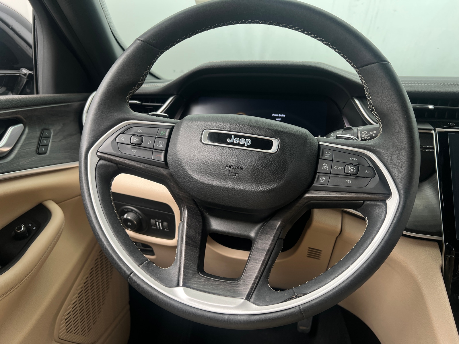 Thumbnail: 2023 Jeep Grand Cherokee L - 4