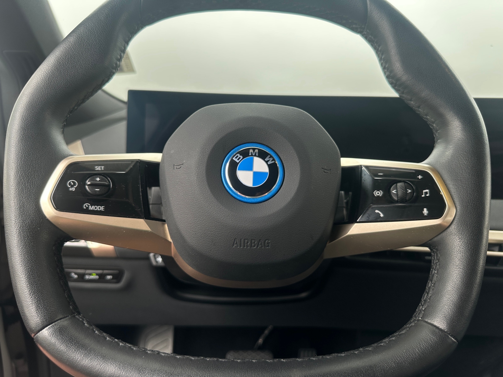 Thumbnail: 2023 BMW iX - 4