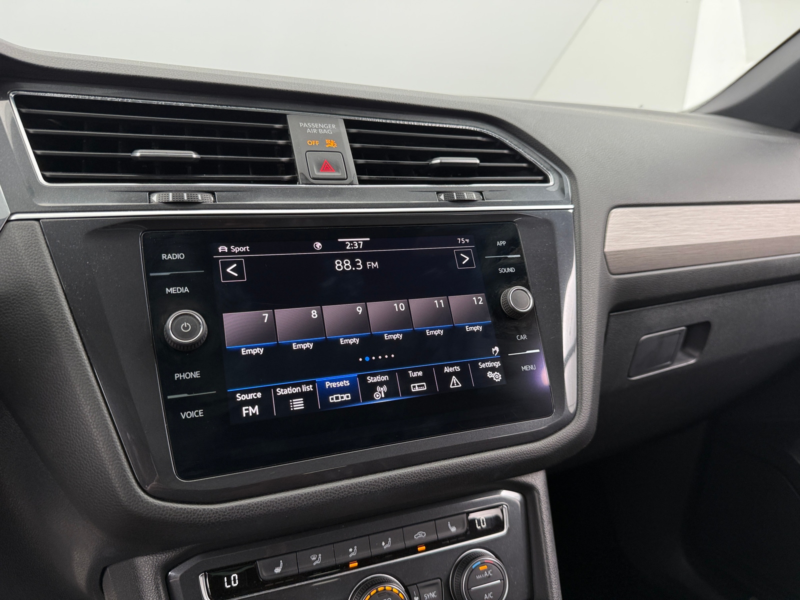Thumbnail: 2021 Volkswagen Tiguan - 3