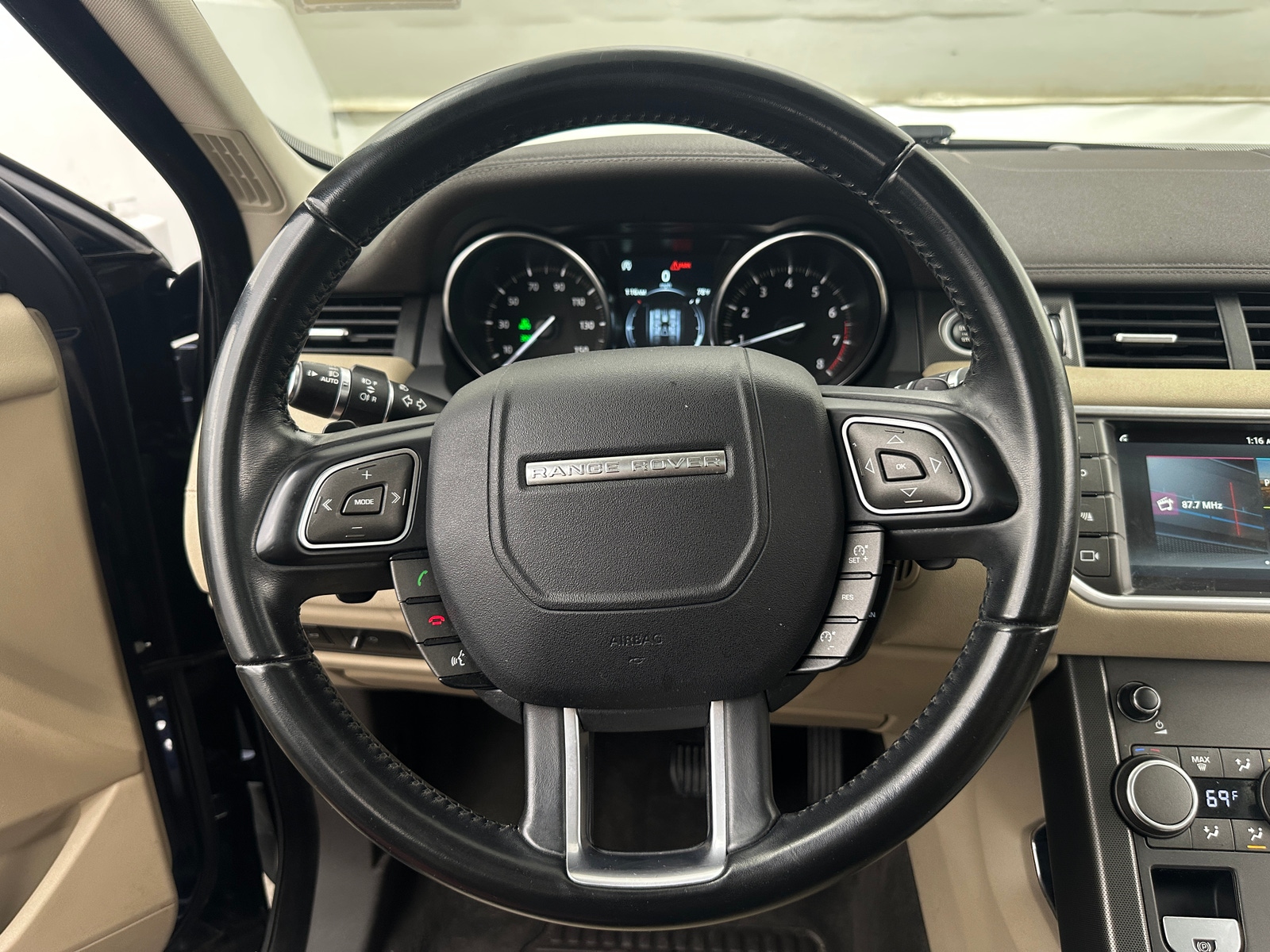 Thumbnail: 2019 Land Rover Range Rover Evoque - 4