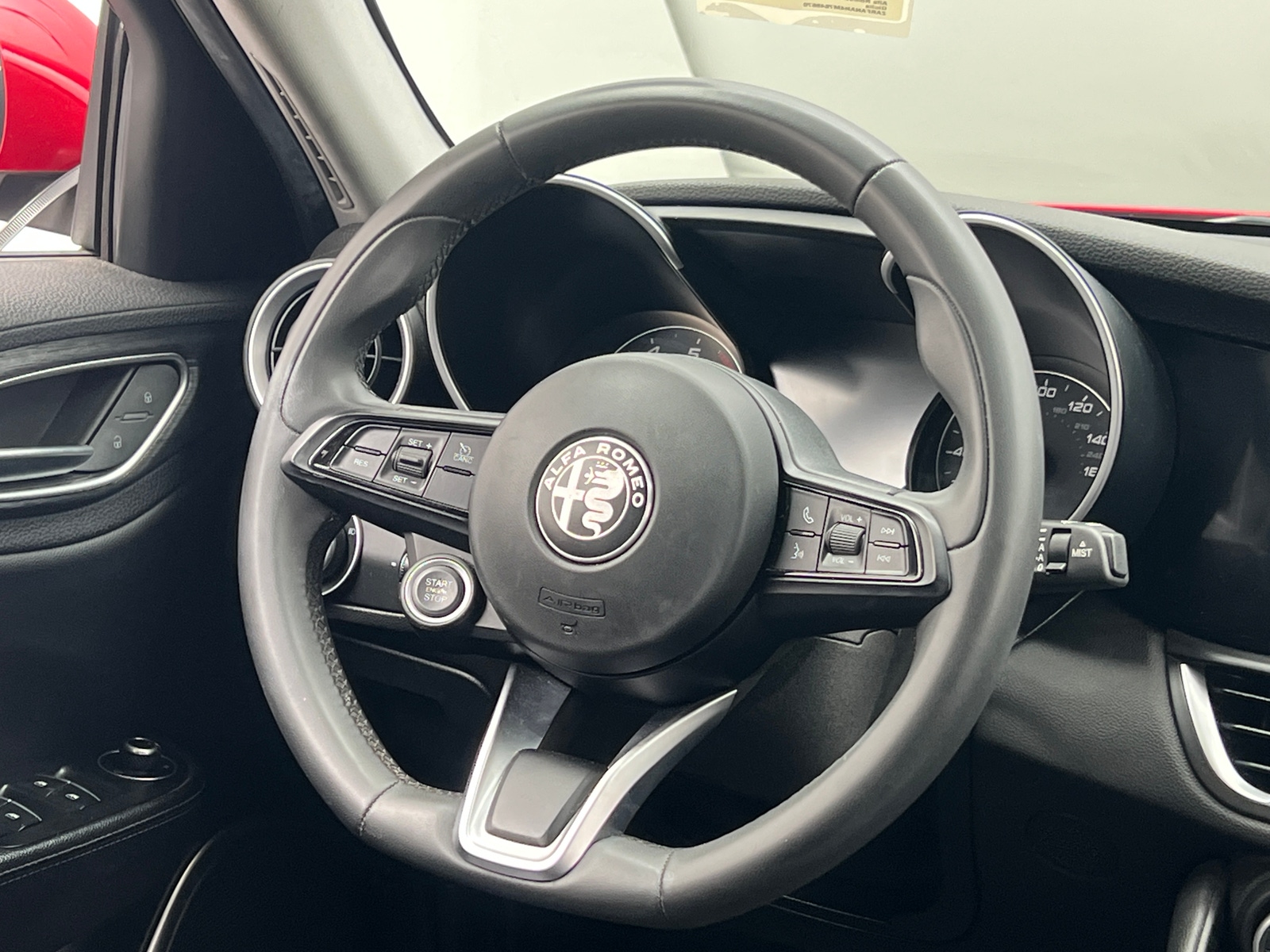 Thumbnail: 2021 Alfa Romeo Giulia - 4