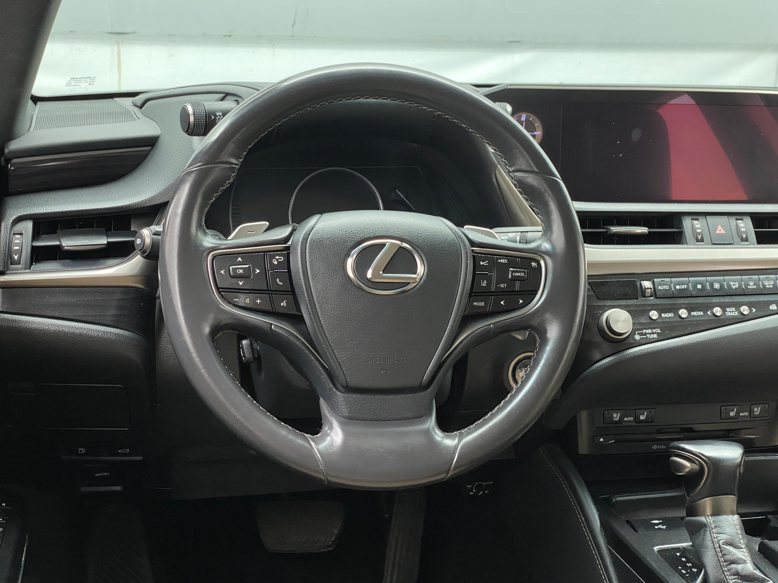 Thumbnail: 2021 Lexus ES - 4