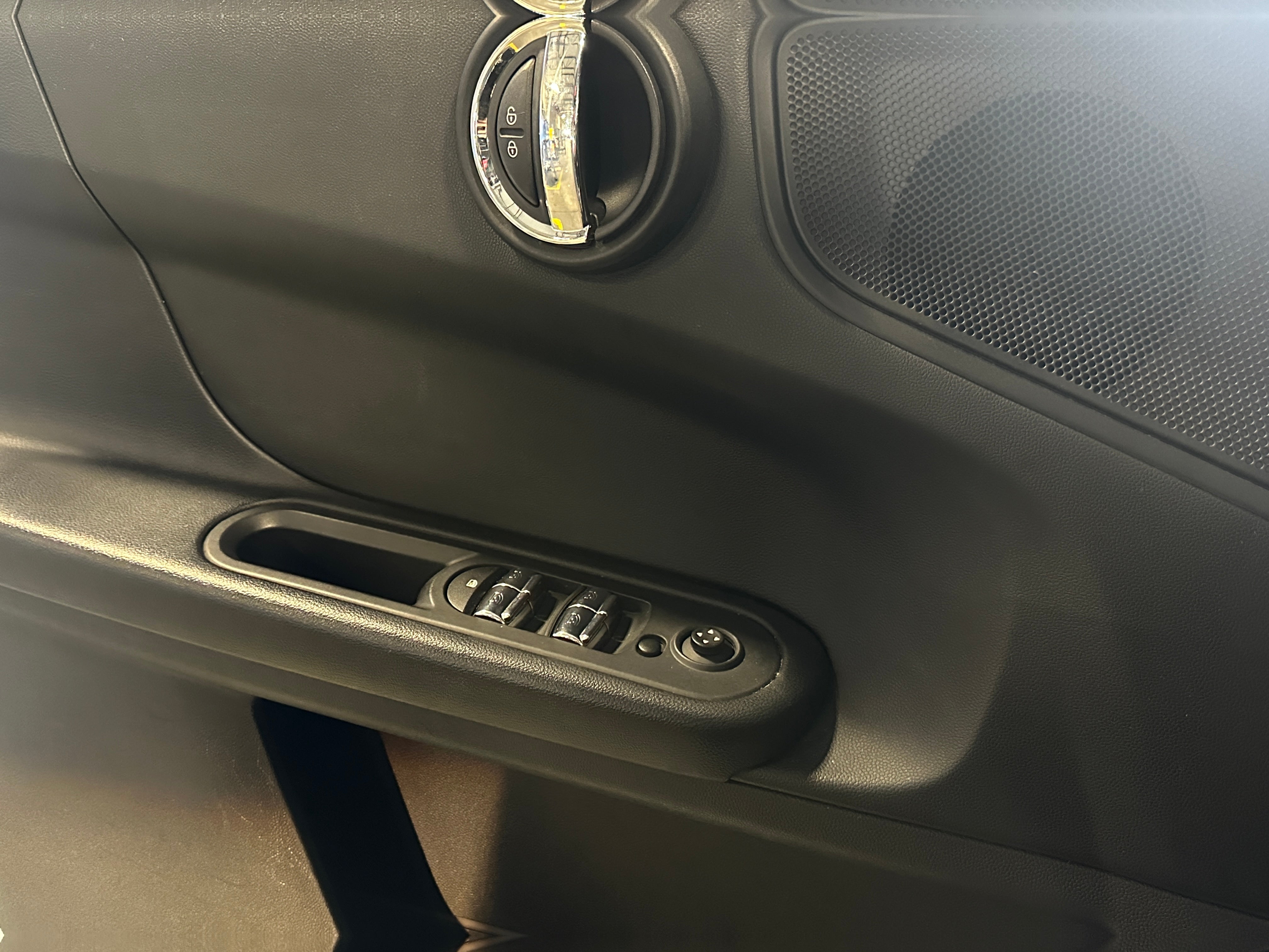 Used 2017 MINI Countryman Base with VIN WMZYV5C35H3E02472 for sale in Auburn, WA