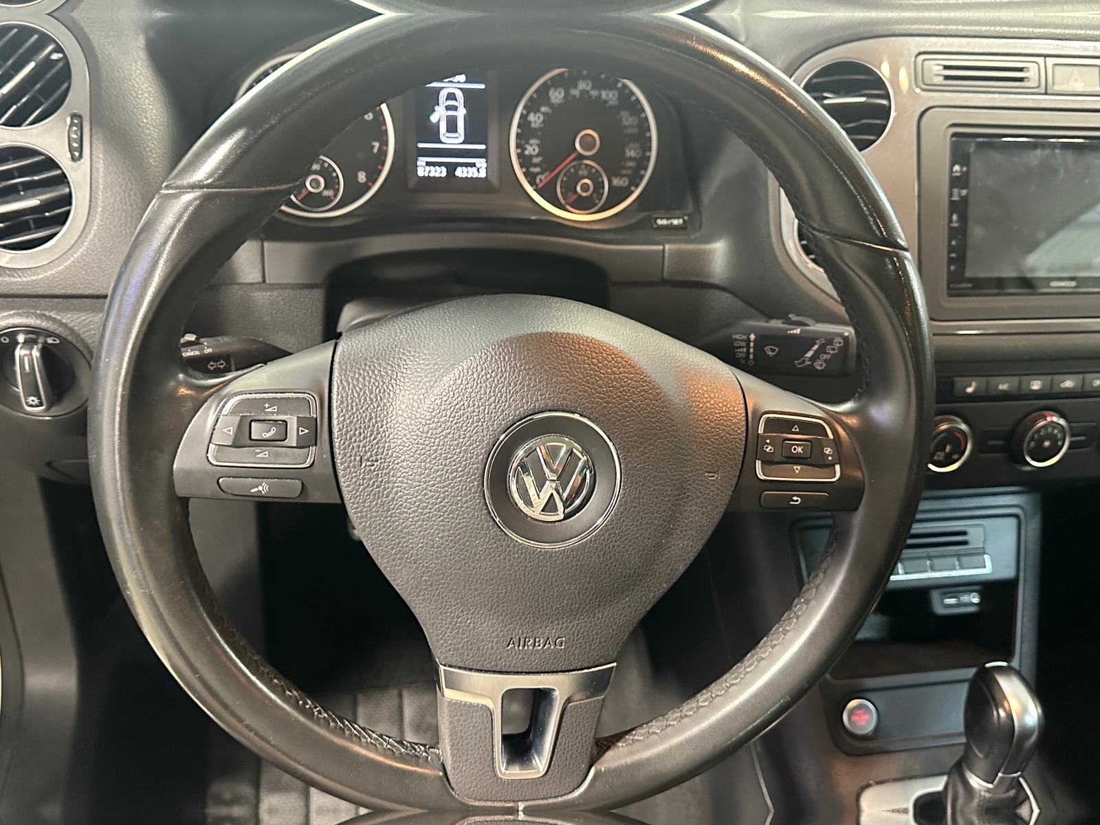 Thumbnail: 2017 Volkswagen Tiguan - 4
