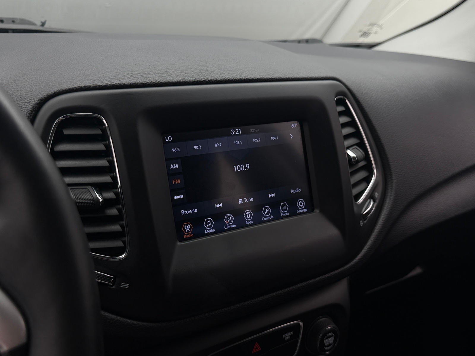 Thumbnail: 2017 Jeep Compass - 4
