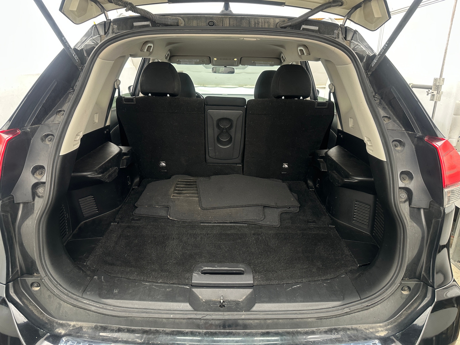 Thumbnail: 2017 Nissan Rogue - 7