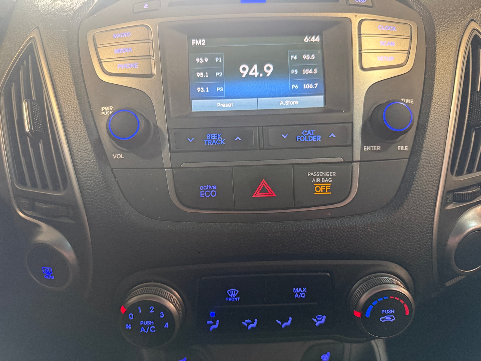Thumbnail: 2015 Hyundai Tucson - 3