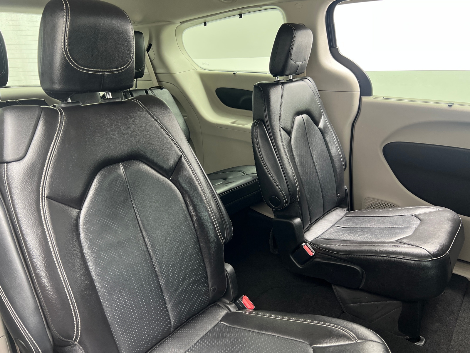 Thumbnail: 2022 Chrysler Pacifica - 6