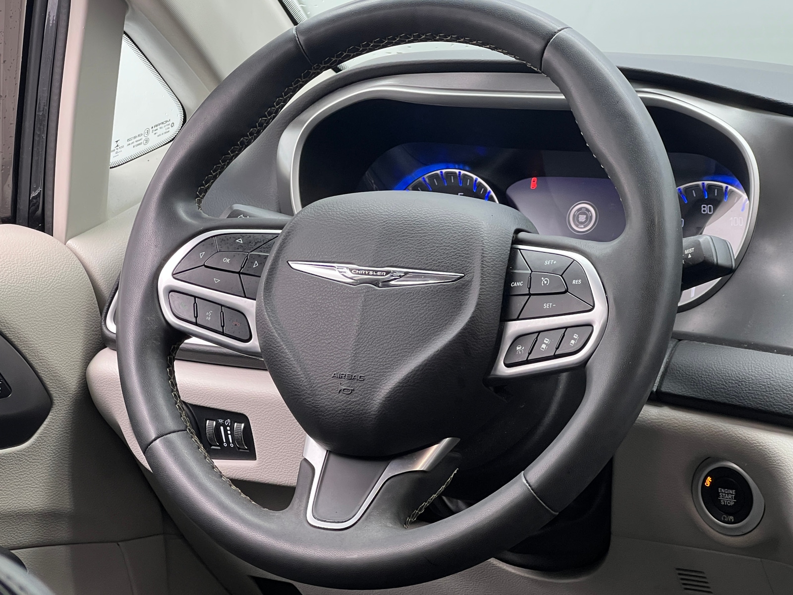 Thumbnail: 2022 Chrysler Pacifica - 5