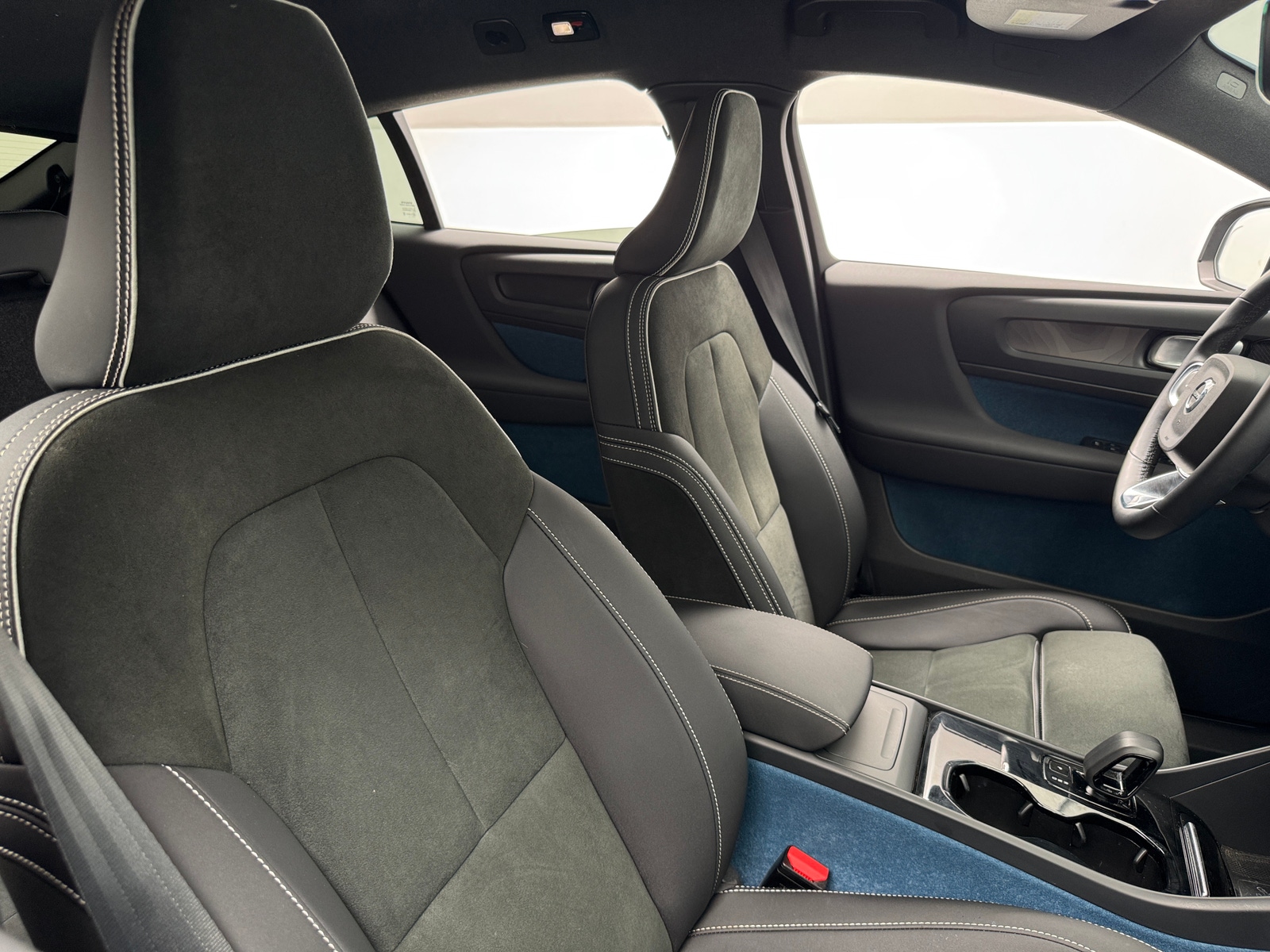Thumbnail: 2023 Volvo C40 - 2