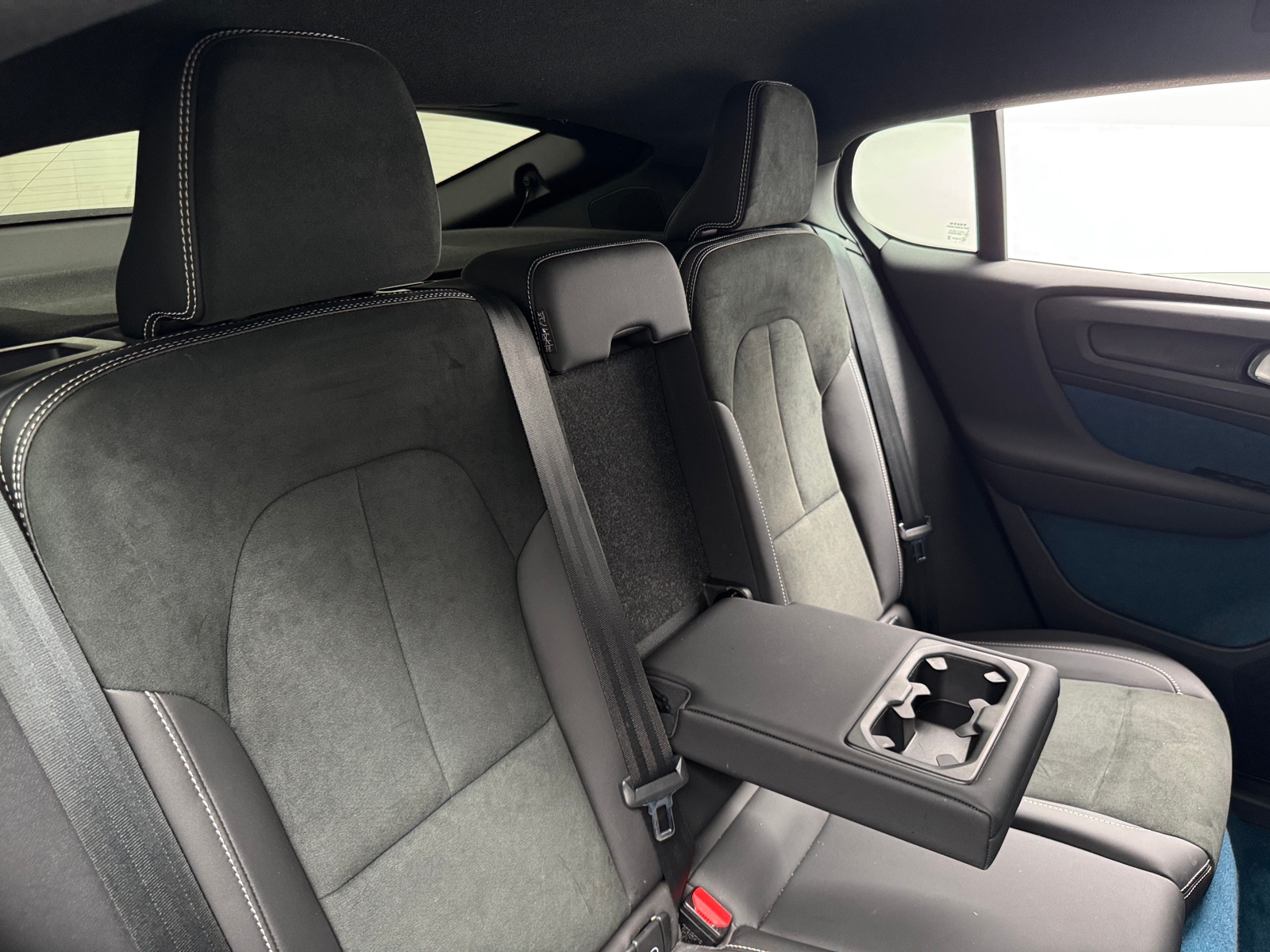 Thumbnail: 2023 Volvo C40 - 6