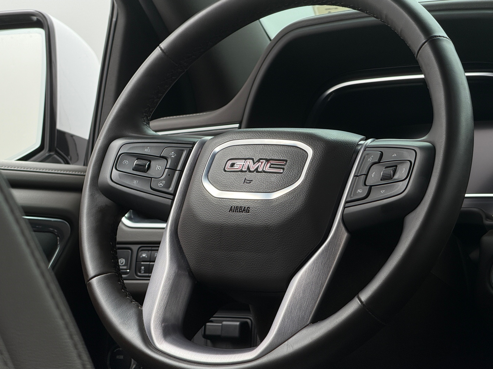 Thumbnail: 2024 GMC Yukon - 4