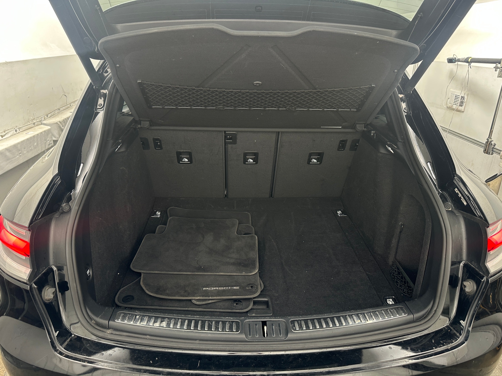 Thumbnail: 2020 Porsche Macan - 6