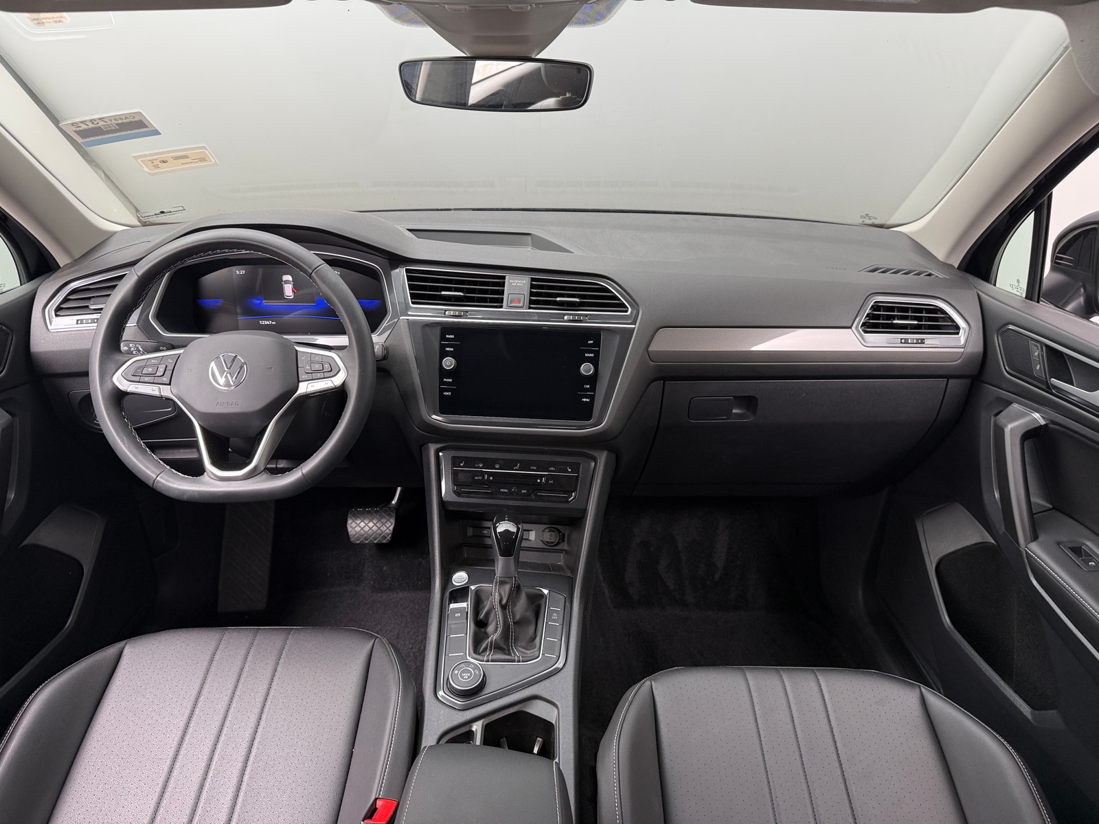 Thumbnail: 2023 Volkswagen Tiguan - 2
