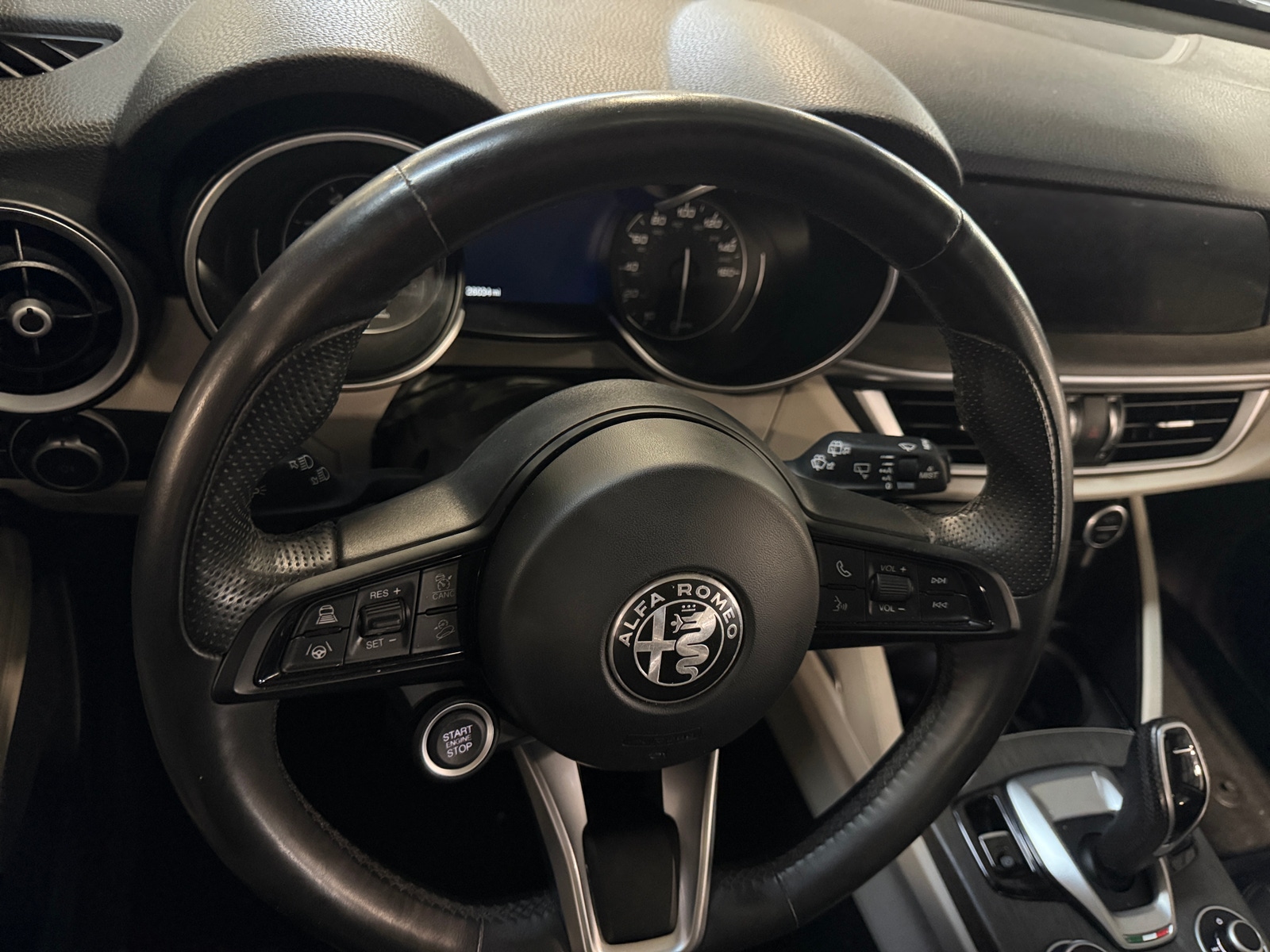 Thumbnail: 2021 Alfa Romeo Stelvio - 4