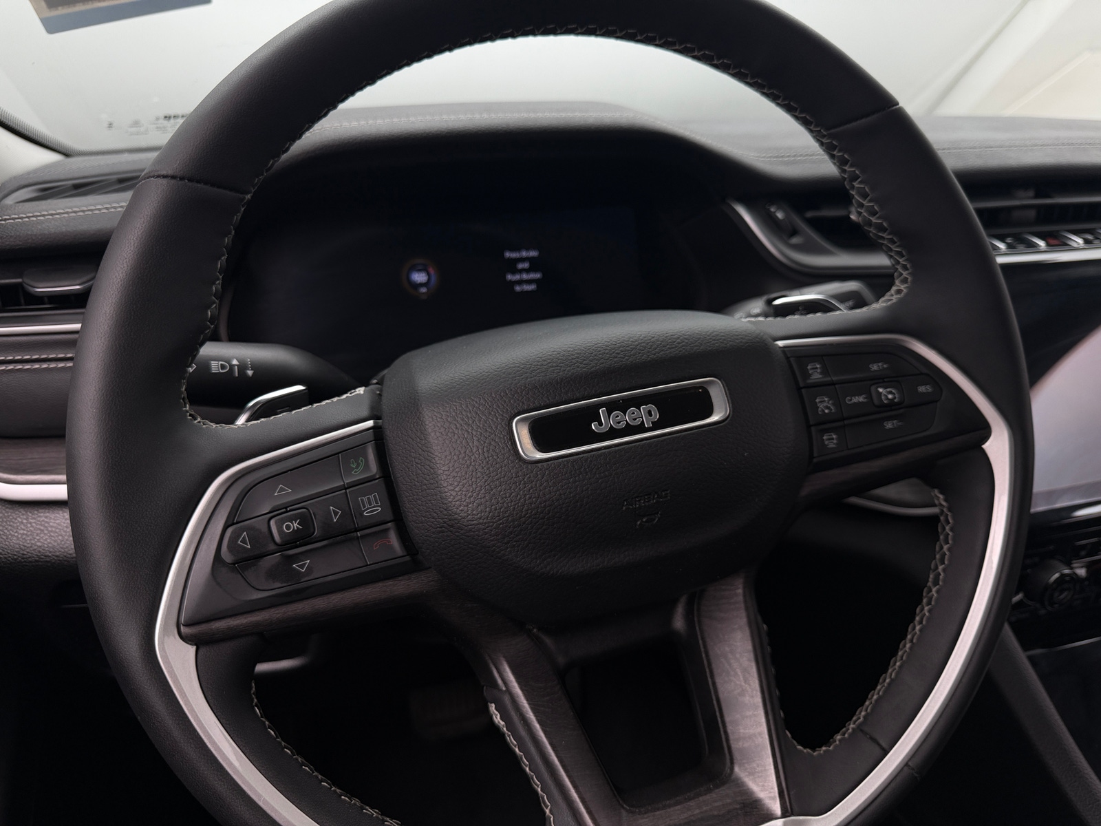 Thumbnail: 2023 Jeep Grand Cherokee L - 4