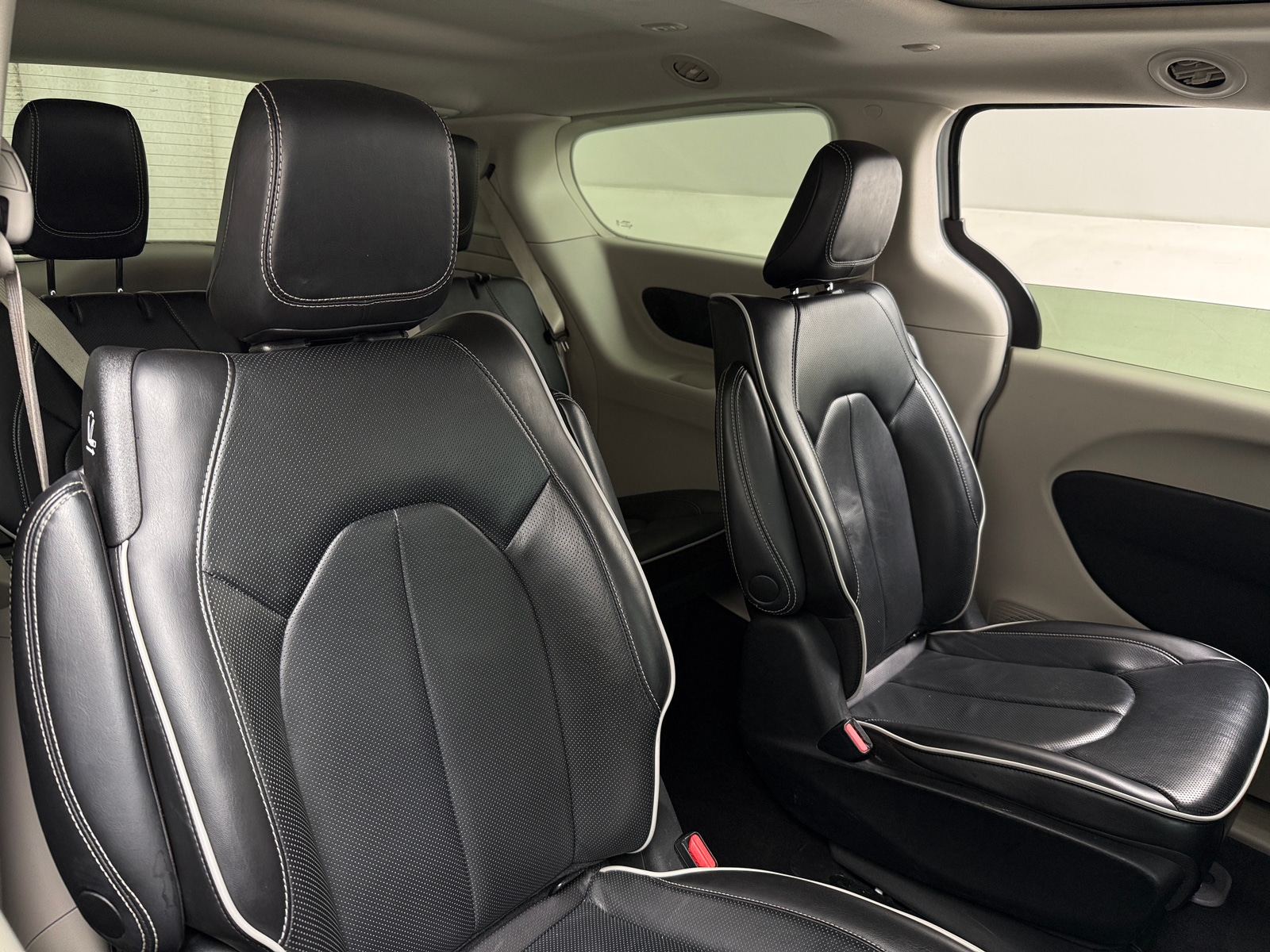 Thumbnail: 2023 Chrysler Pacifica - 5