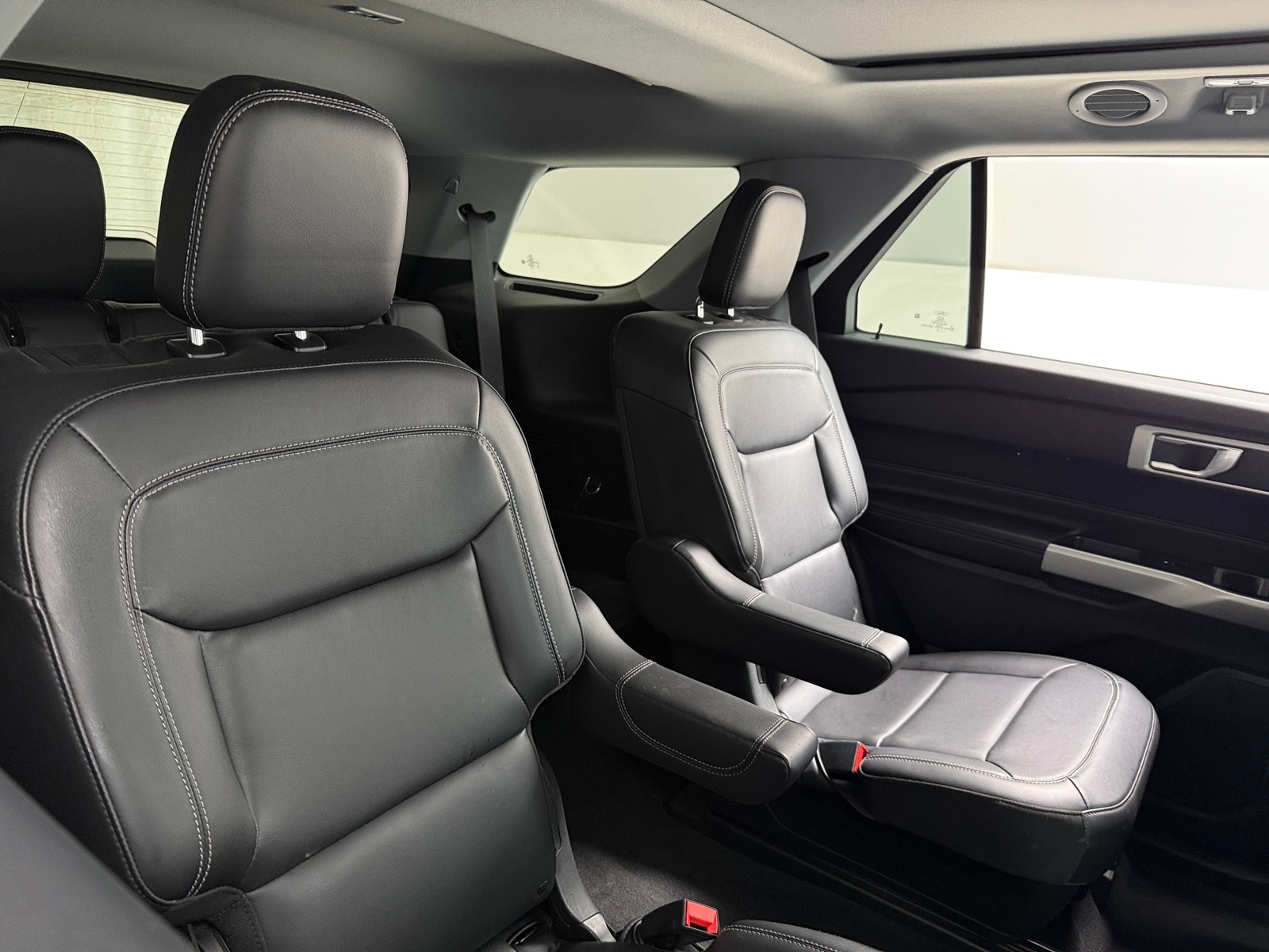 Thumbnail: 2022 Ford Explorer - 5