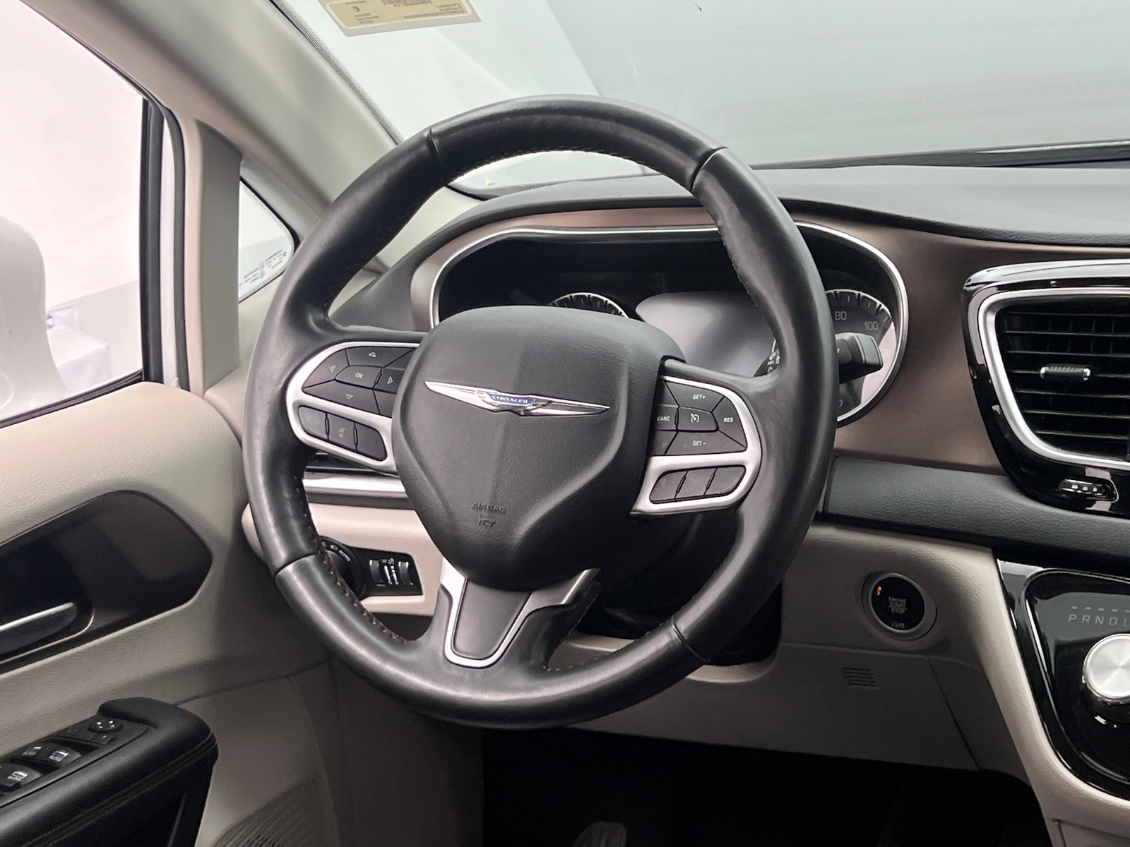 Thumbnail: 2018 Chrysler Pacifica - 4