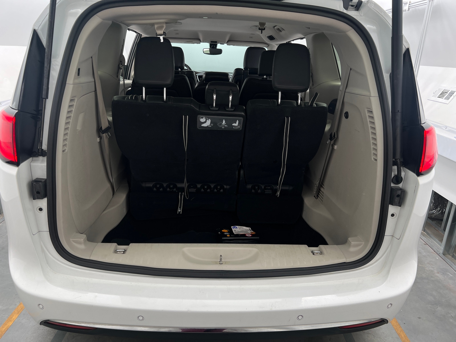 Thumbnail: 2018 Chrysler Pacifica - 6