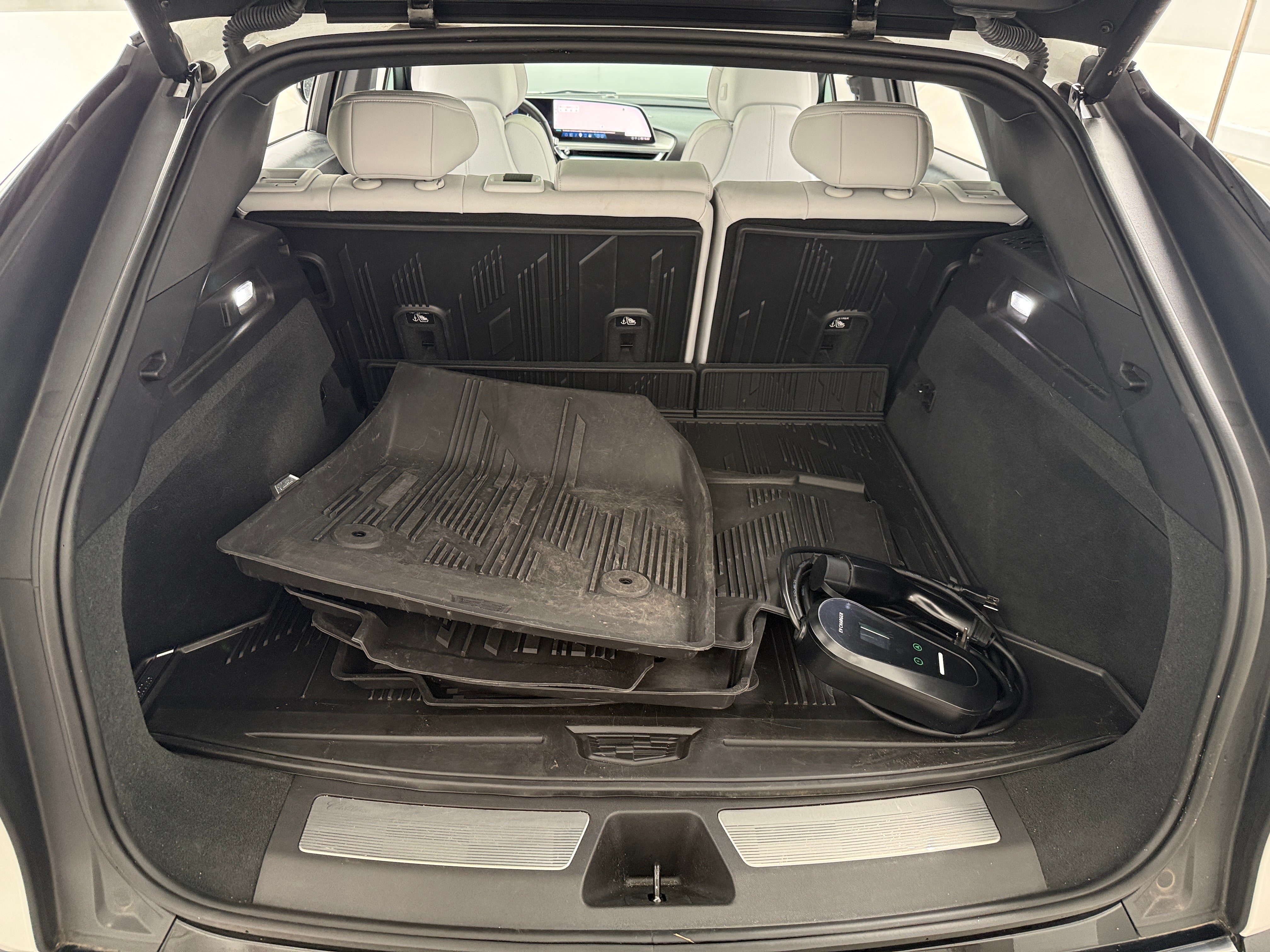 Used 2024 Cadillac LYRIQ Luxury 1 with VIN 1GYKPPRL1RZ101125 for sale in Pewaukee, WI