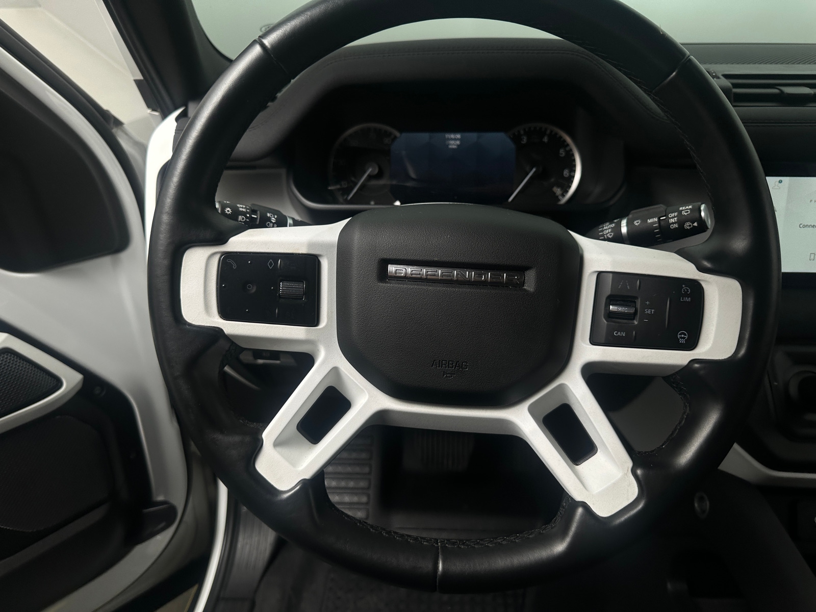 Thumbnail: 2023 Land Rover Defender - 4