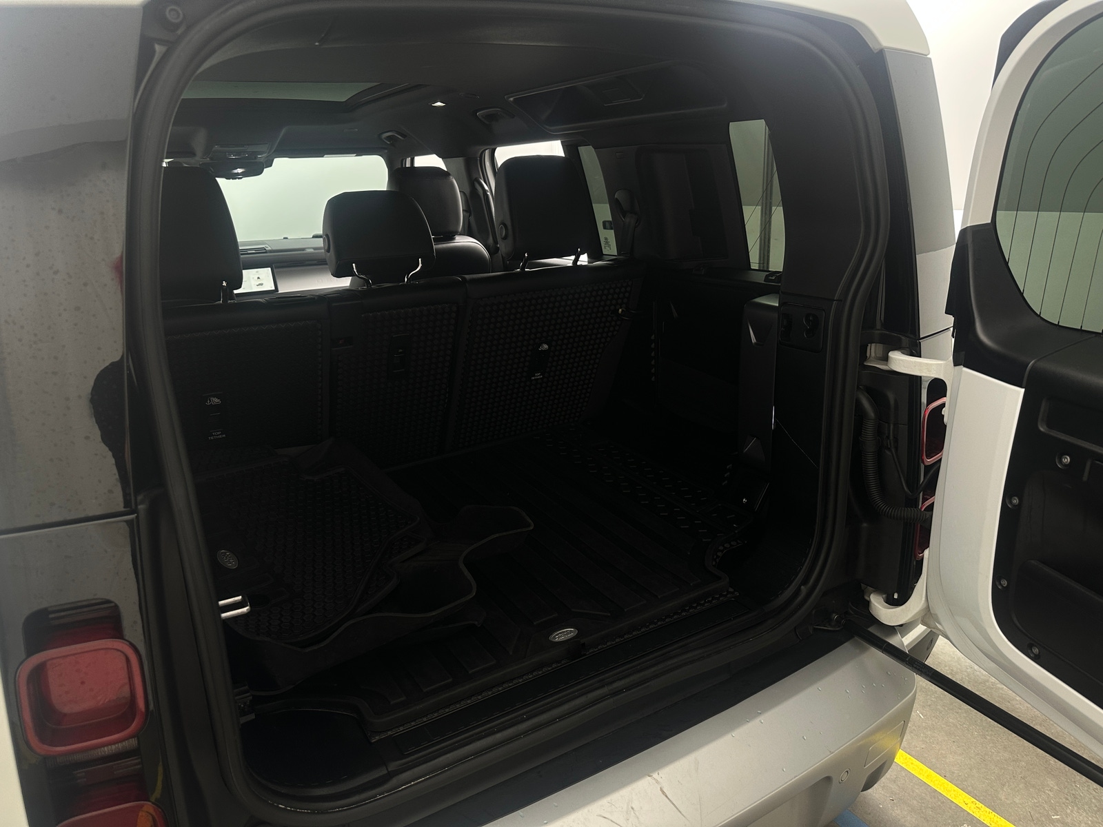 Thumbnail: 2023 Land Rover Defender - 6