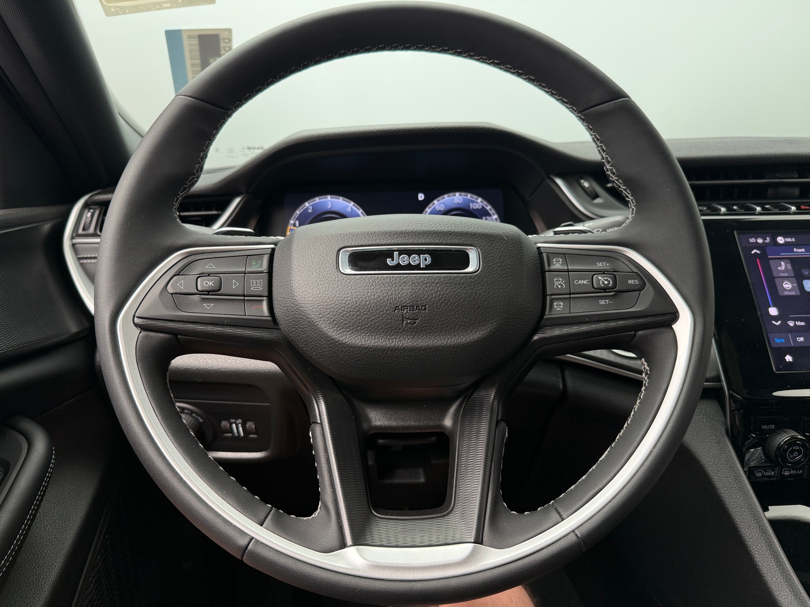 Thumbnail: 2025 Jeep Grand Cherokee L - 4