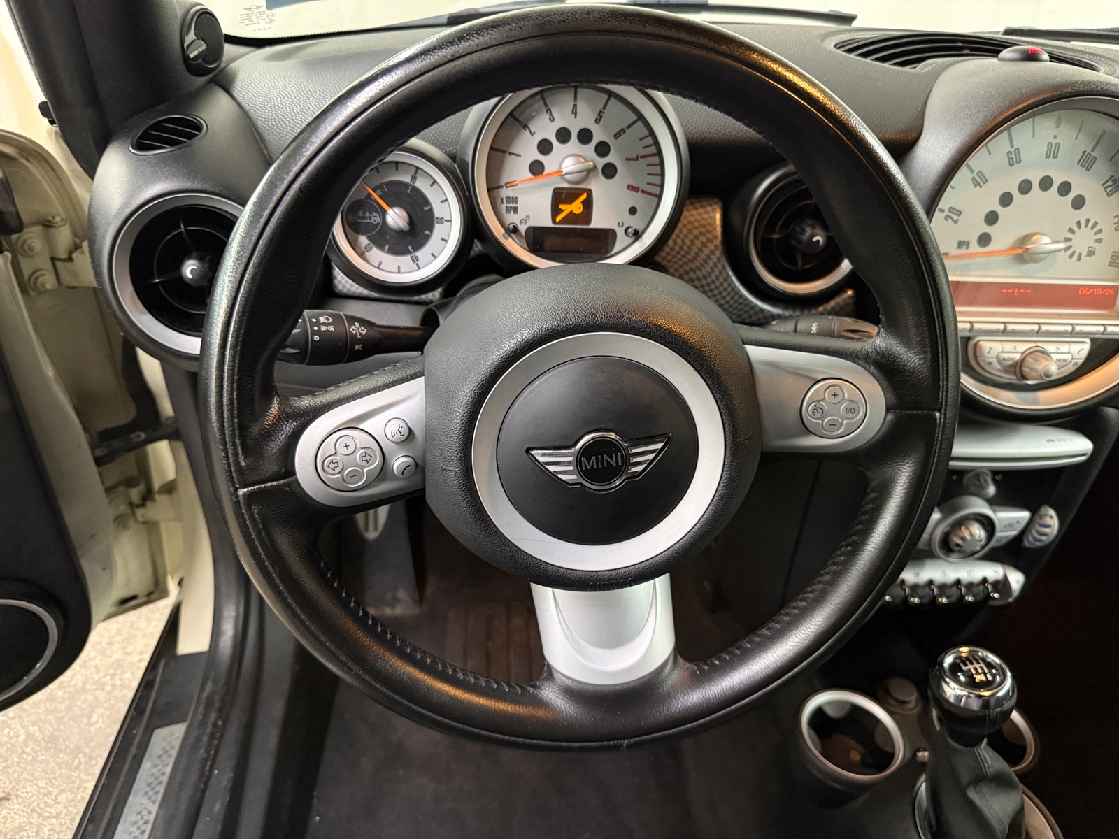 Thumbnail: 2010 MINI Cooper Convertible - 4