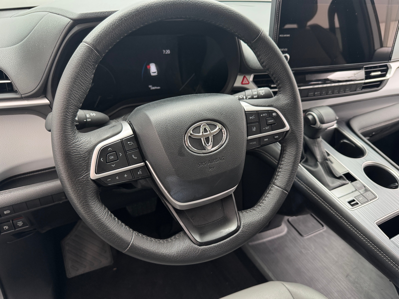 Thumbnail: 2025 Toyota Sienna - 4