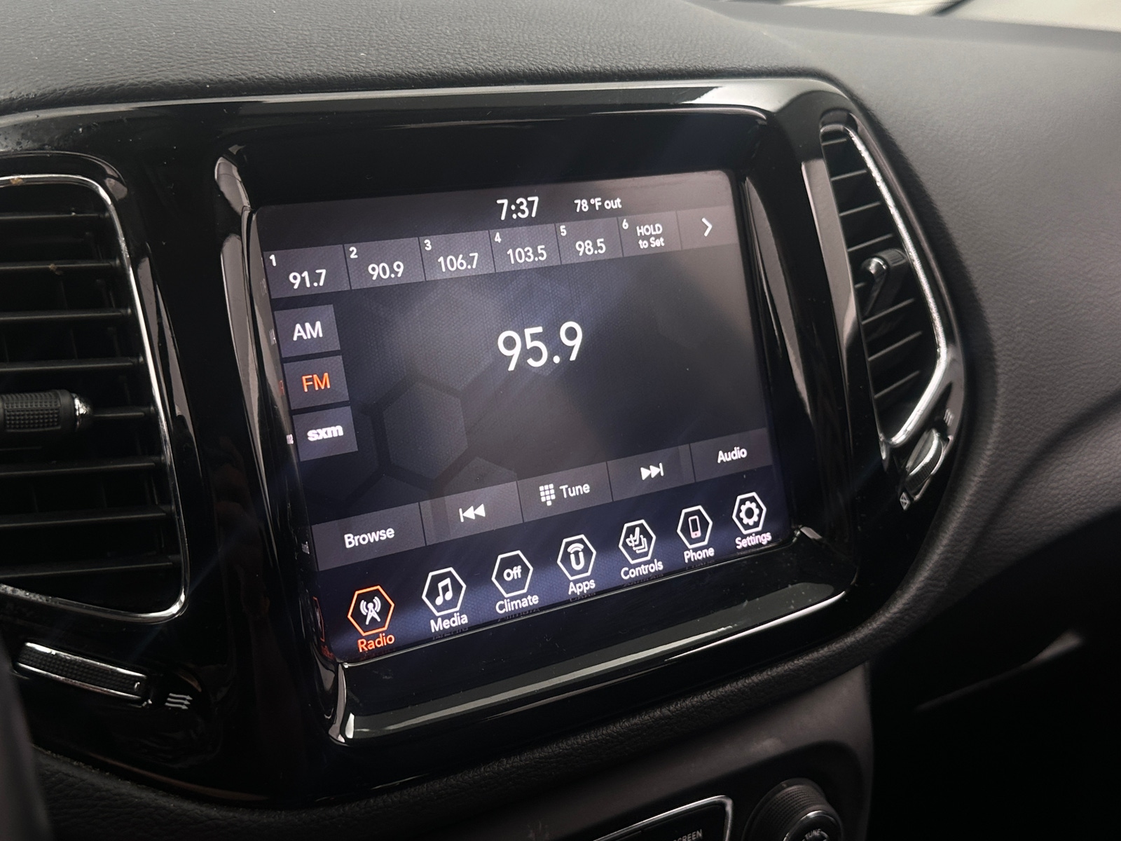 Thumbnail: 2020 Jeep Compass - 3