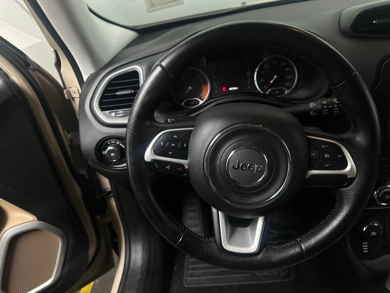 Thumbnail: 2015 Jeep Renegade - 5