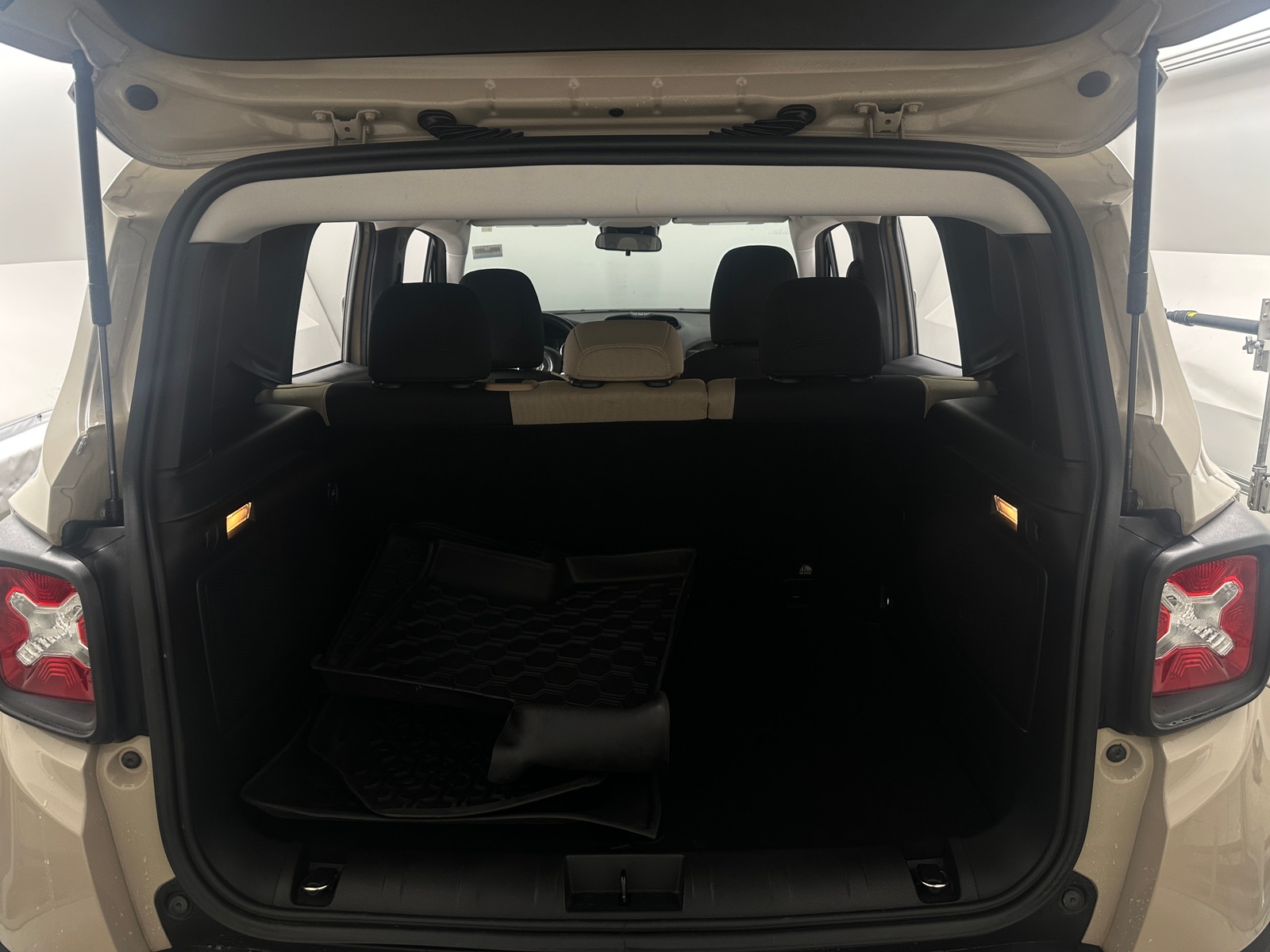 Thumbnail: 2015 Jeep Renegade - 7