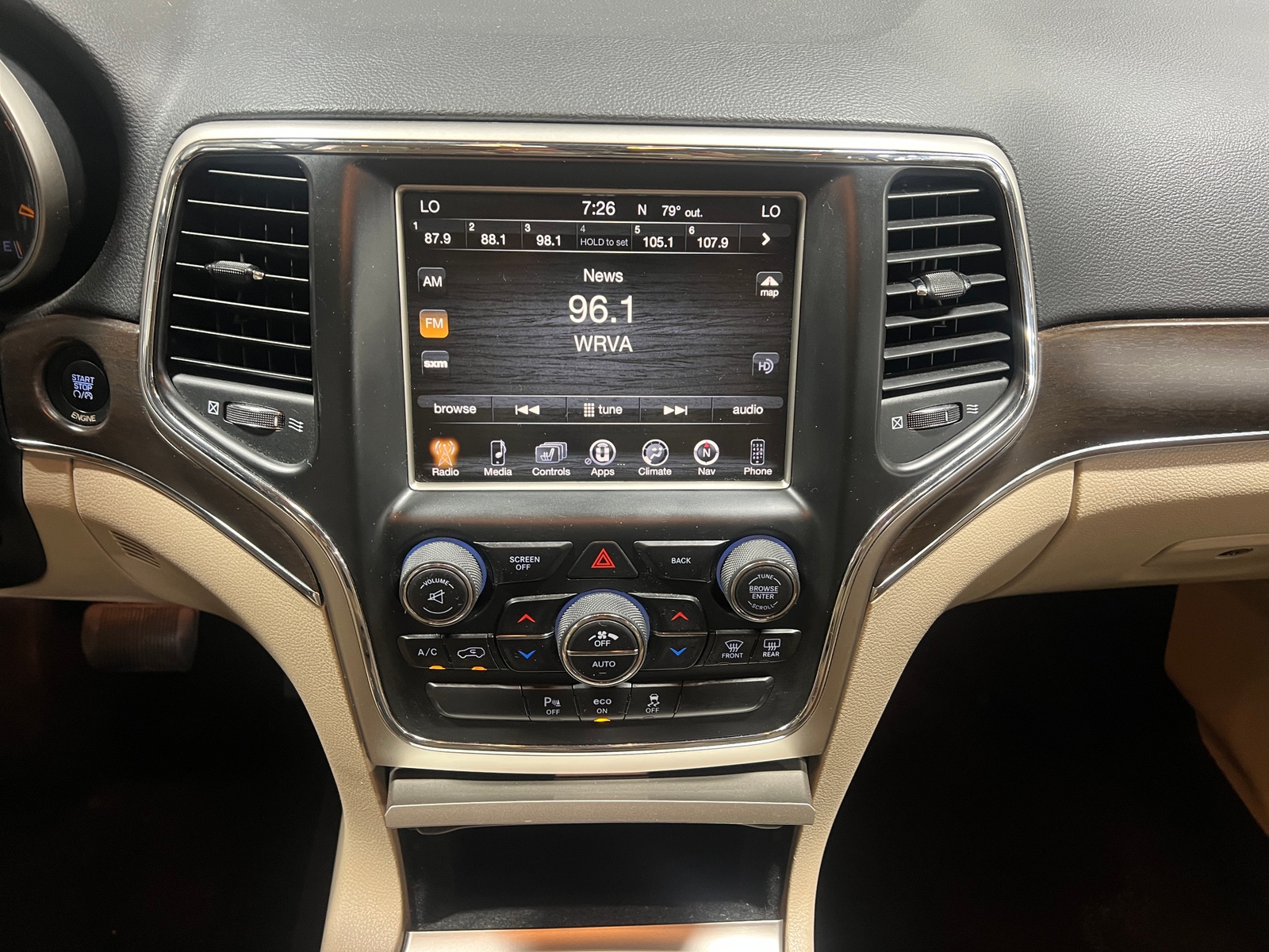 Thumbnail: 2015 Jeep Grand Cherokee - 3