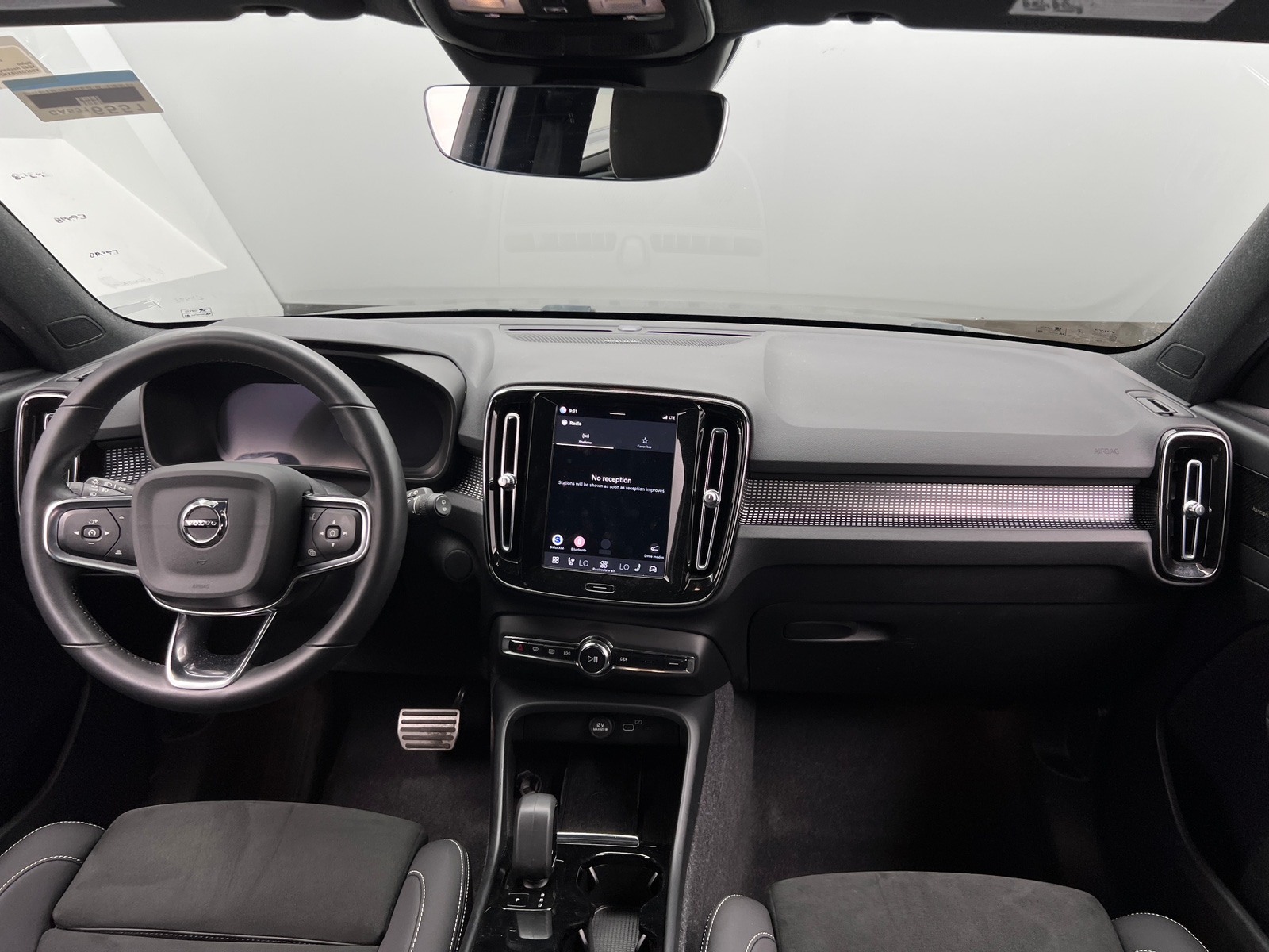 Thumbnail: 2022 Volvo XC40 - 2