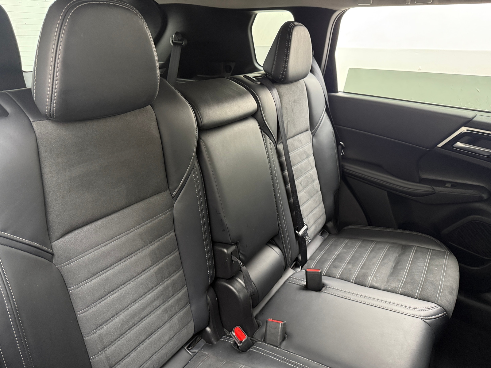 Thumbnail: 2024 Mitsubishi Outlander - 5