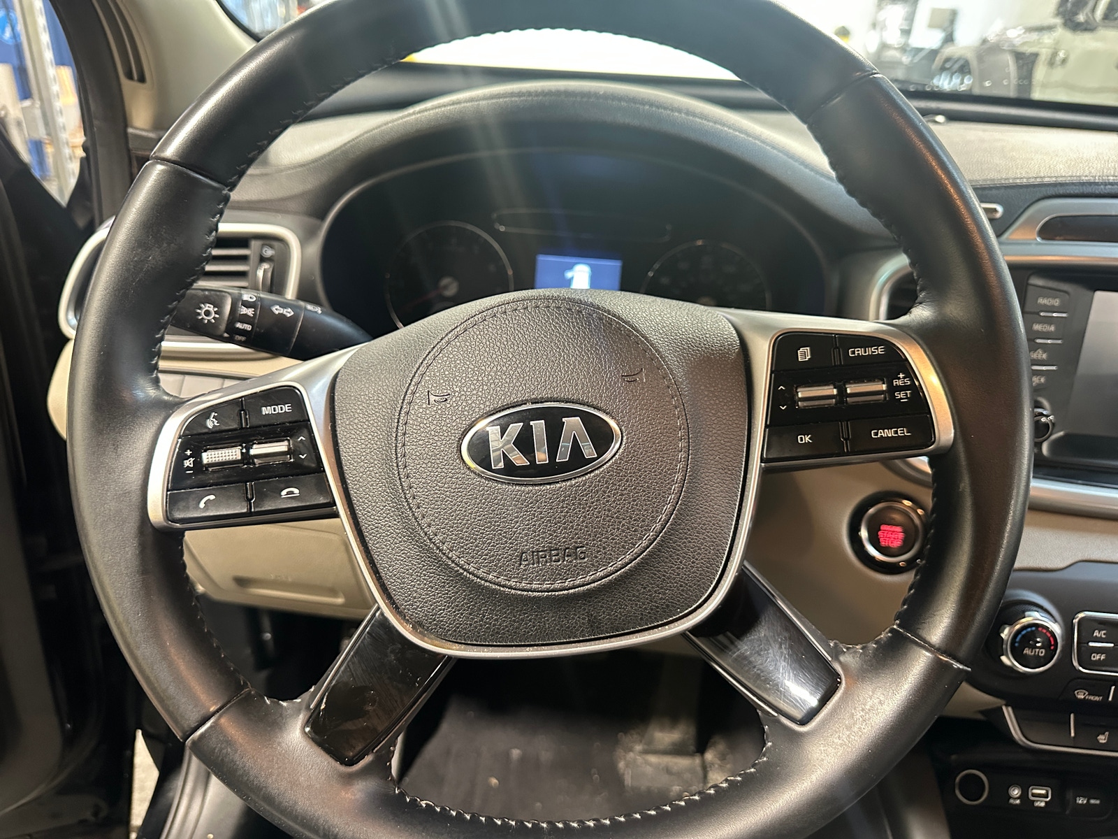 Thumbnail: 2020 Kia Sorento - 5