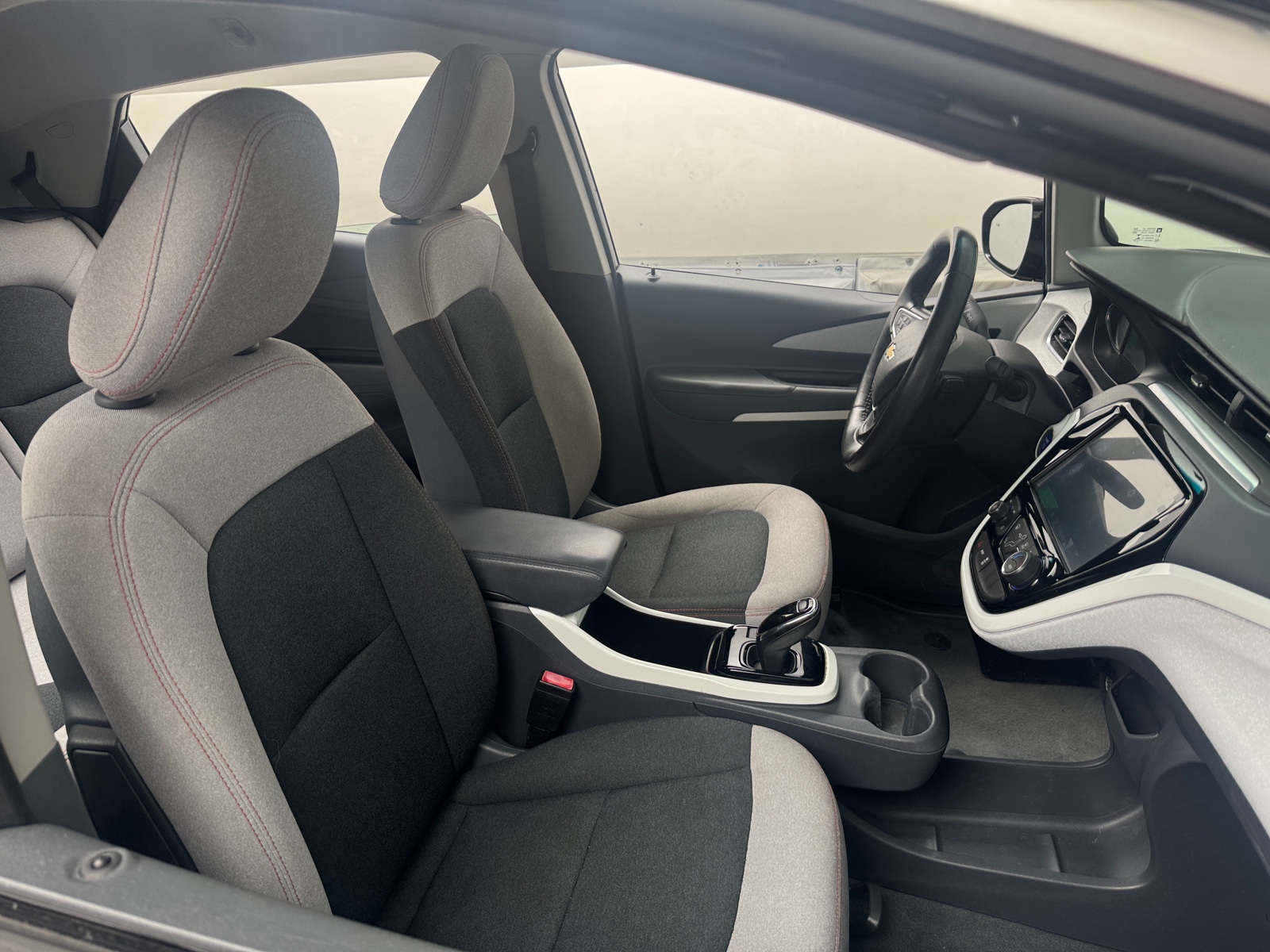 Thumbnail: 2017 Chevrolet Bolt EV - 2