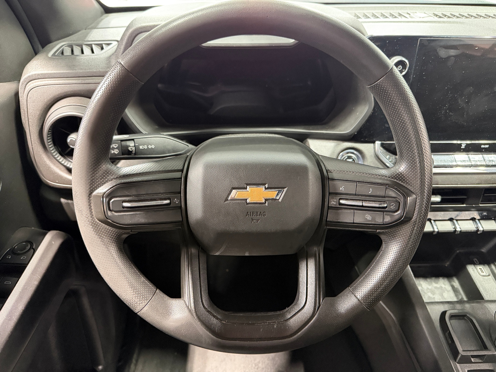 Thumbnail: 2023 Chevrolet Colorado - 5