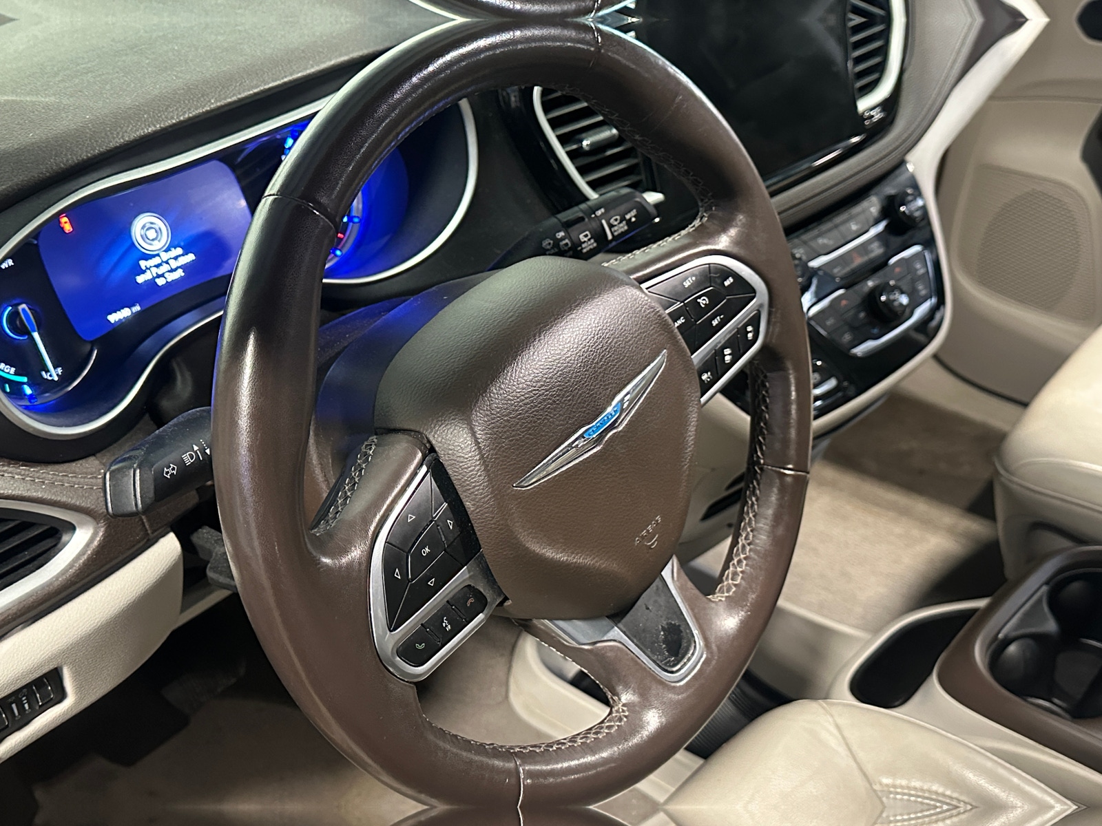 Thumbnail: 2021 Chrysler Pacifica - 4