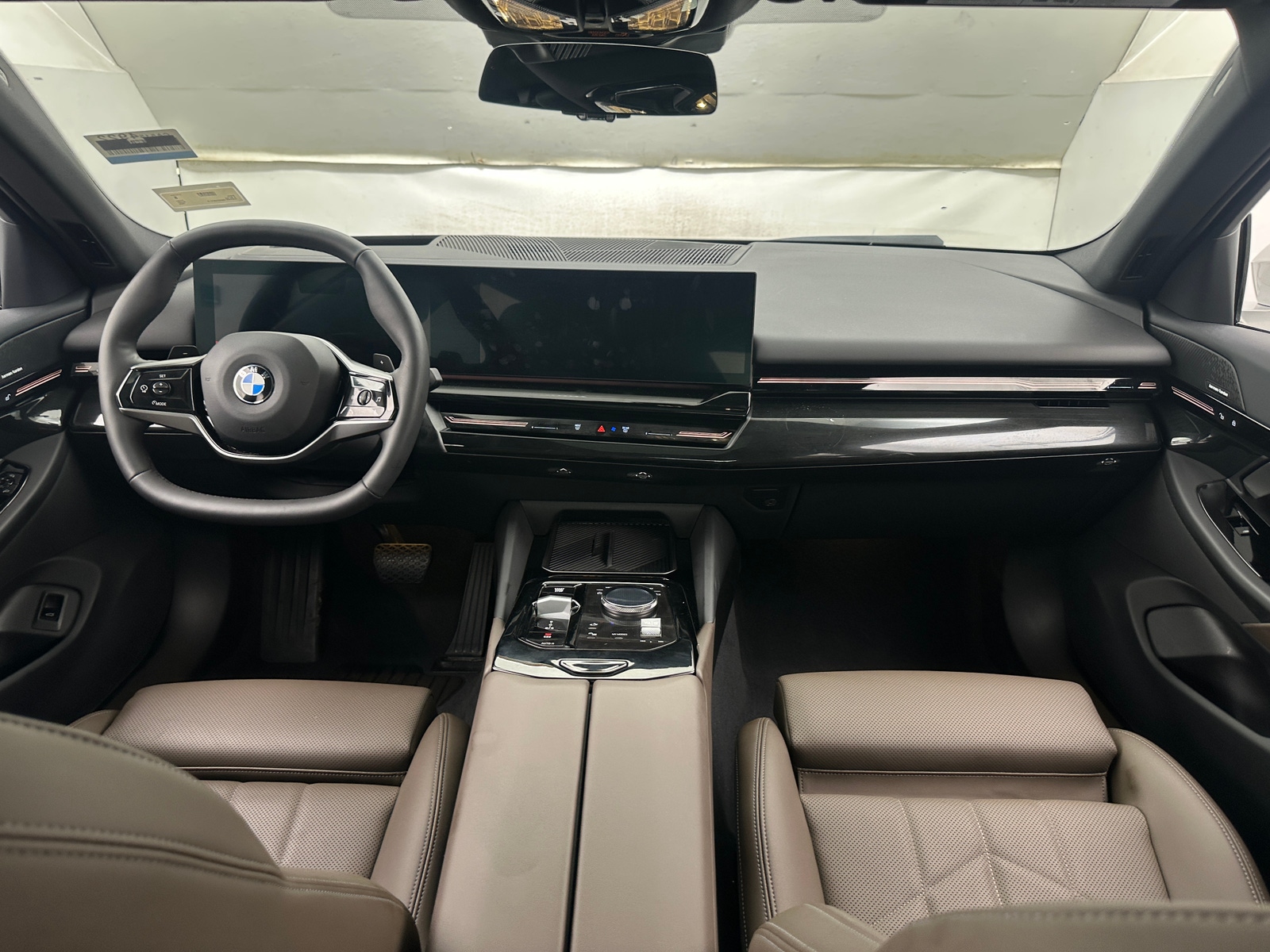 Thumbnail: 2026 BMW 5 Series - 2